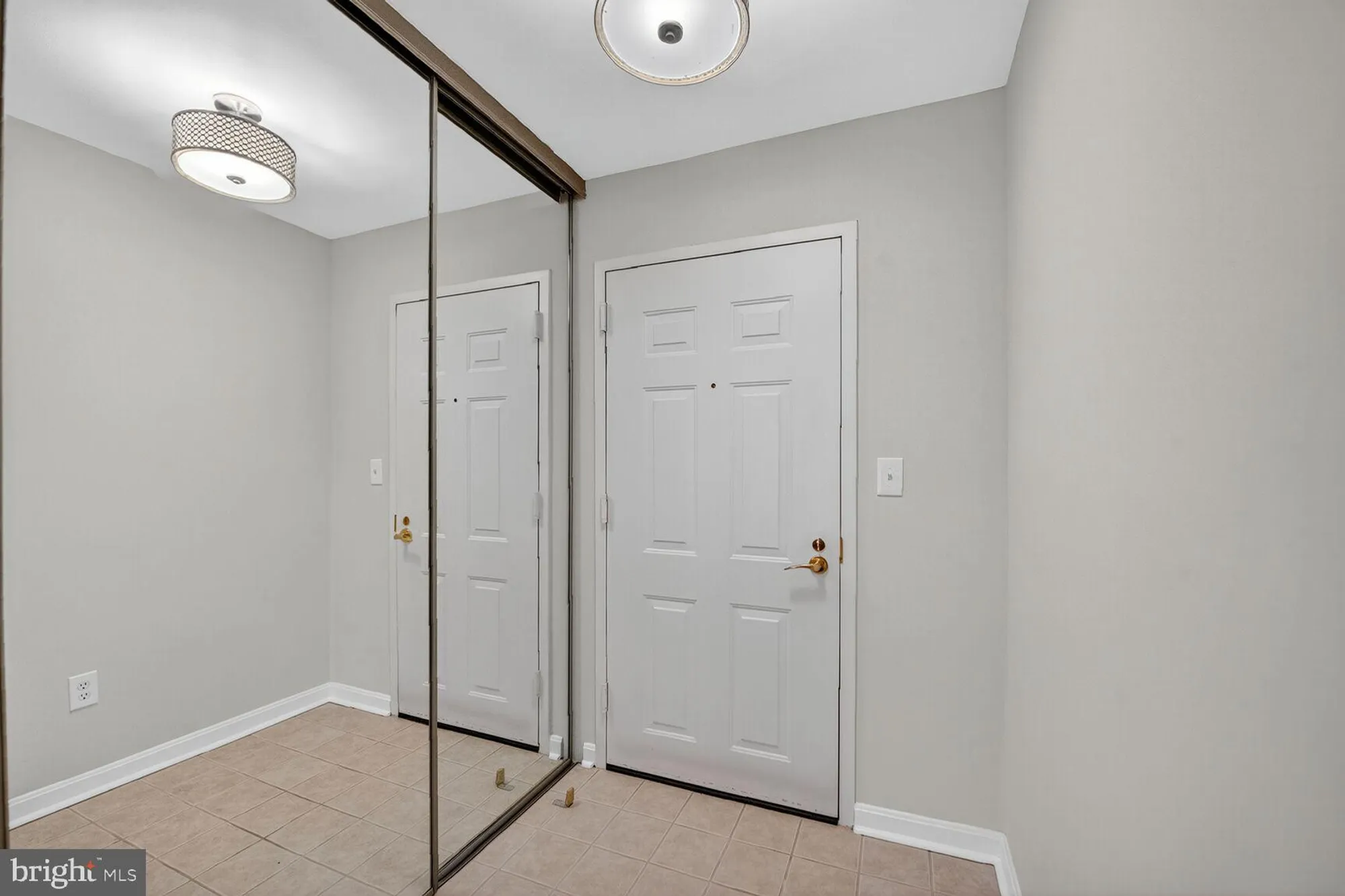 Property Slideshow image 4 of 21 | 19385 cypress ridge ter unit 404, Leesburg, VA, 20176