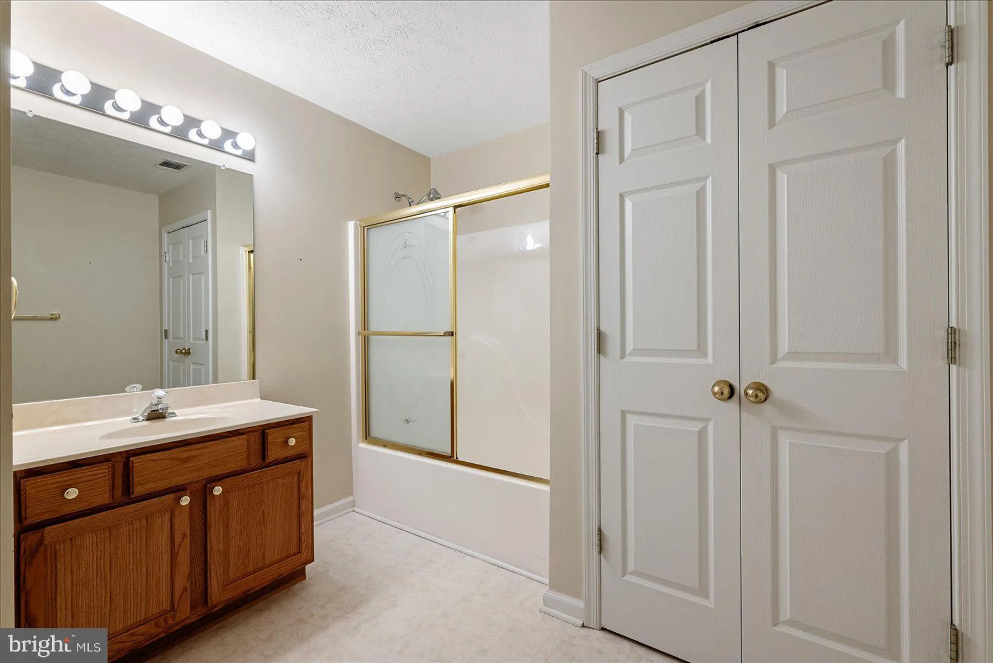Property Slideshow image 19 of 41 | 222 crestwood ln, Winchester, VA, 22602