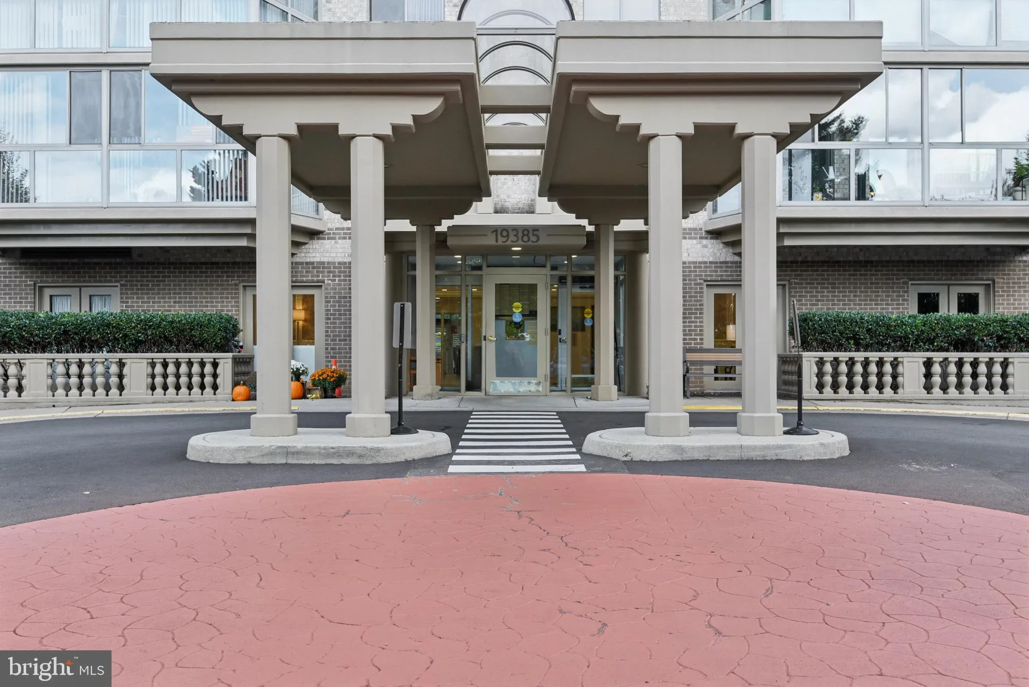 Property Slideshow image 3 of 21 | 19385 cypress ridge ter unit 404, Leesburg, VA, 20176