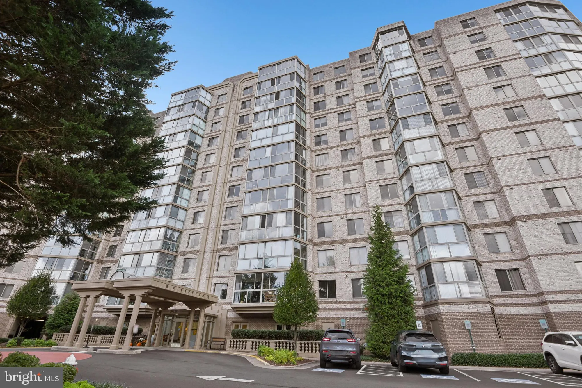 Property Slideshow image 2 of 21 | 19385 cypress ridge ter unit 404, Leesburg, VA, 20176