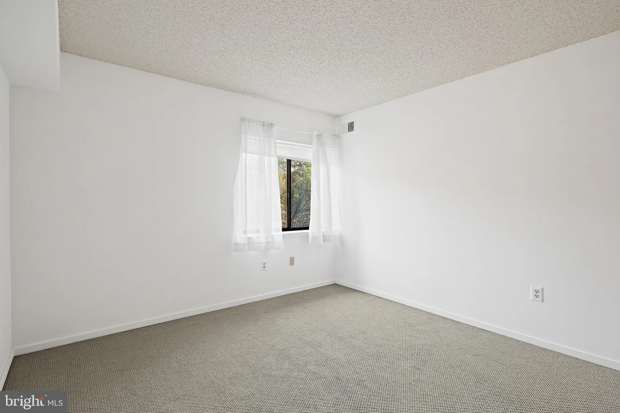Property Slideshow image 14 of 32 | 2921 n leisure world blvd 1-316, Silver Spring, MD, 20906