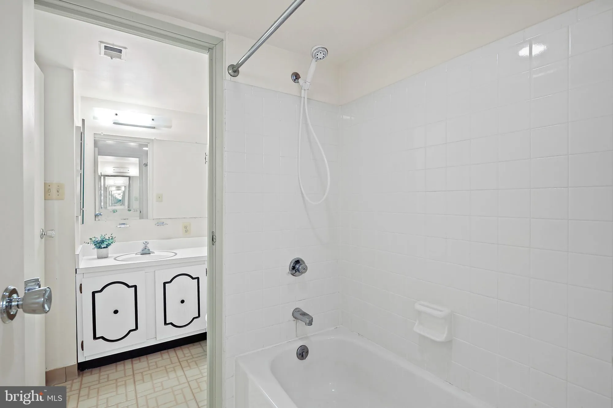 Property Slideshow image 17 of 32 | 2921 n leisure world blvd 1-316, Silver Spring, MD, 20906