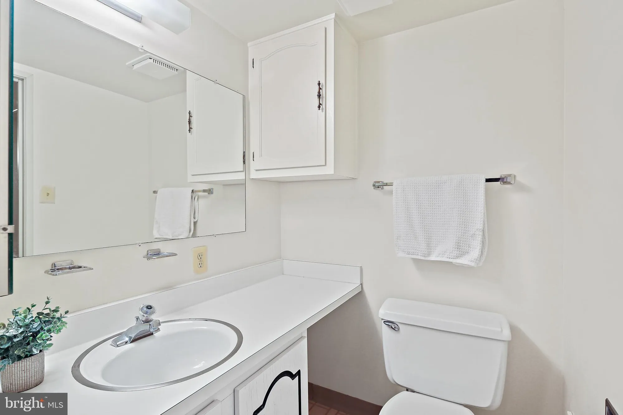 Property Slideshow image 19 of 32 | 2921 n leisure world blvd 1-316, Silver Spring, MD, 20906