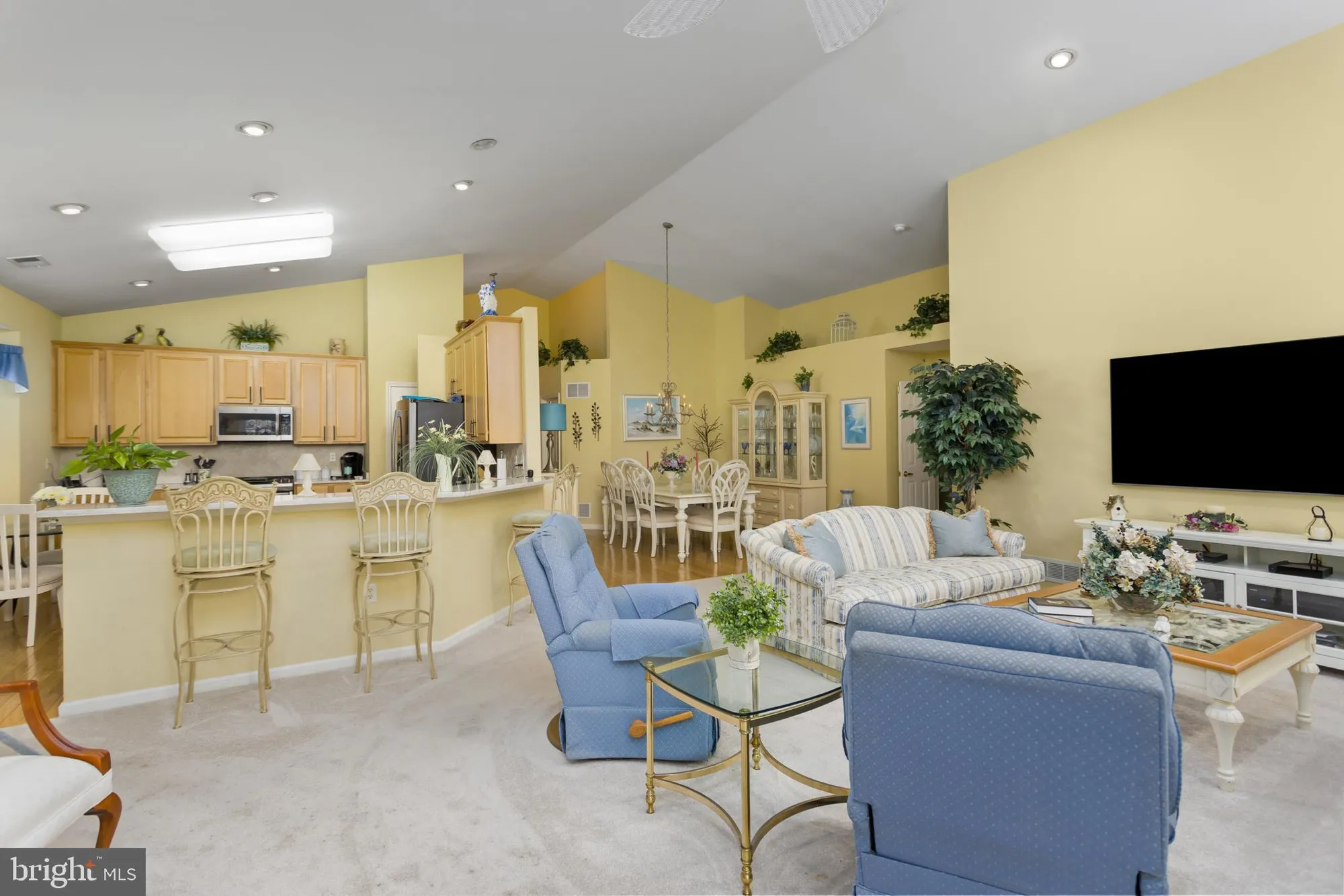 Property Slideshow image 13 of 44 | 10 powderhorn way, Allentown, NJ, 08501