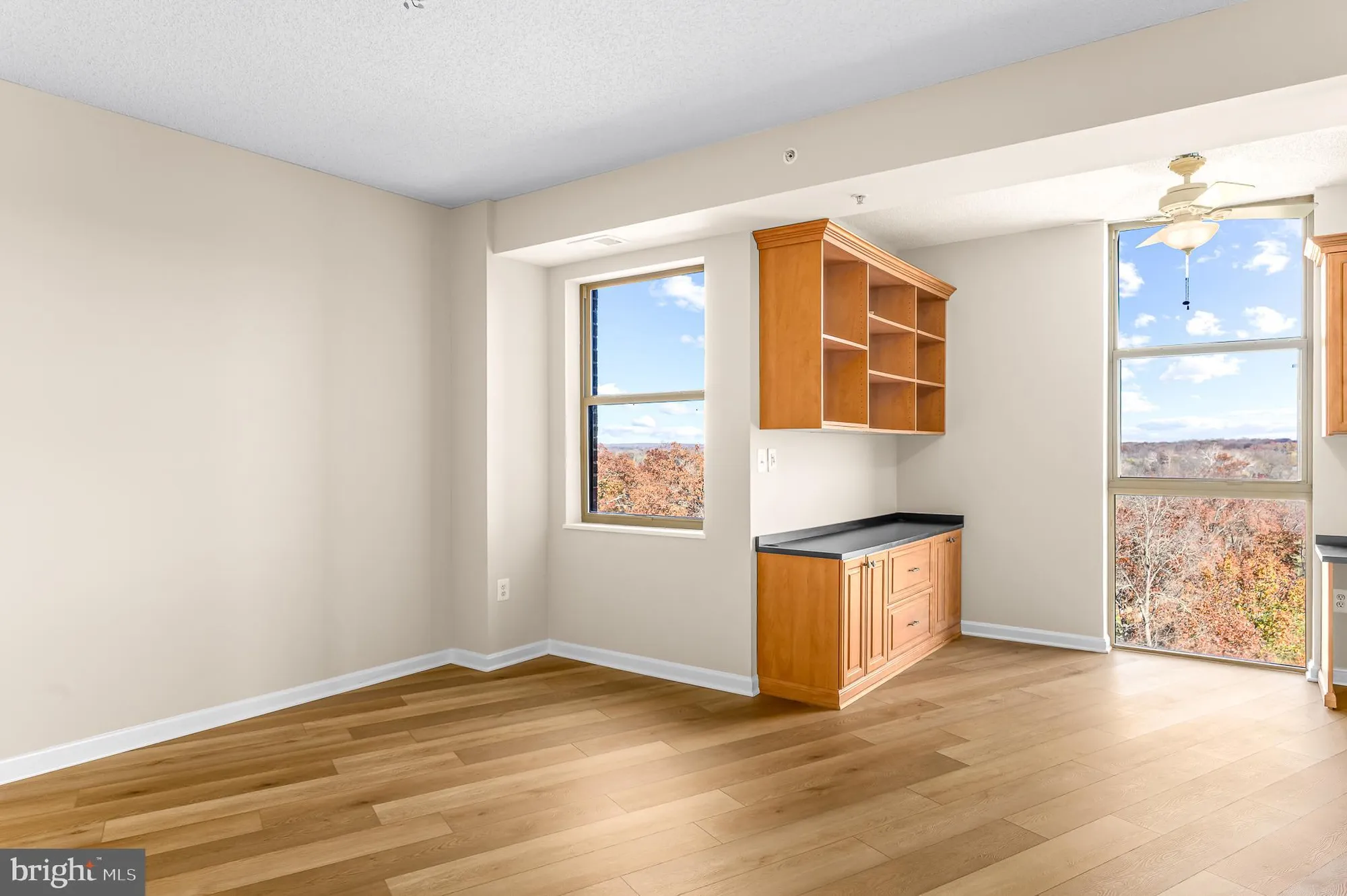 Property Slideshow image 8 of 39 | 19360 magnolia grove sq unit 316, Leesburg, VA, 20176