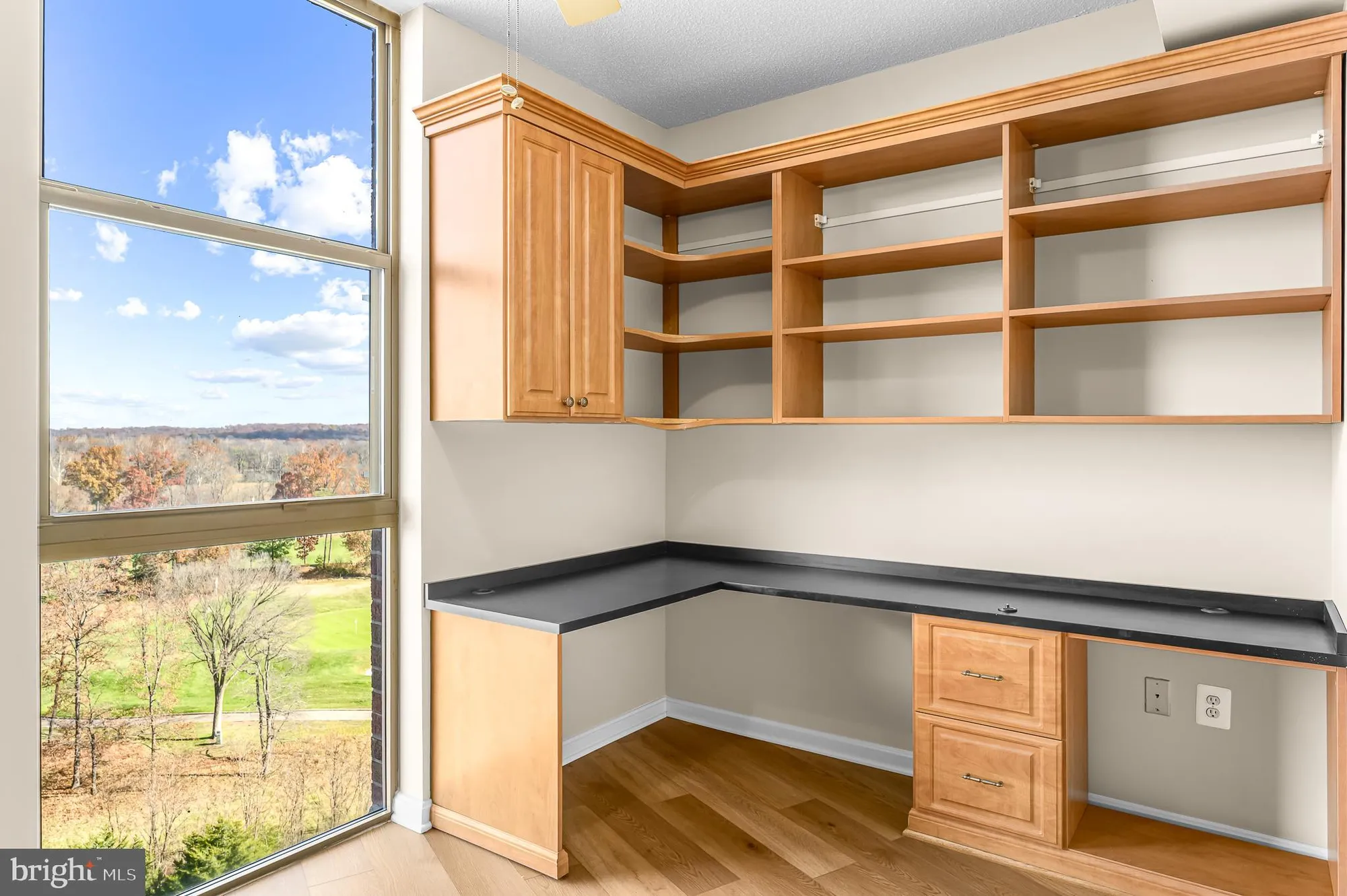 Property Slideshow image 10 of 39 | 19360 magnolia grove sq unit 316, Leesburg, VA, 20176