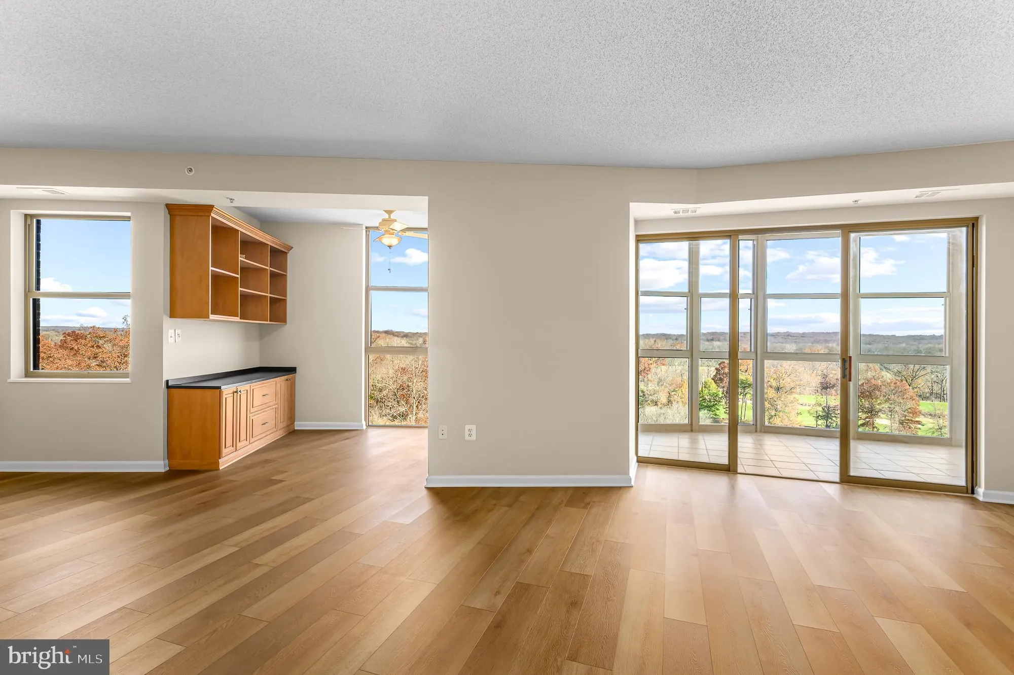 Property Slideshow image 3 of 39 | 19360 magnolia grove sq unit 316, Leesburg, VA, 20176