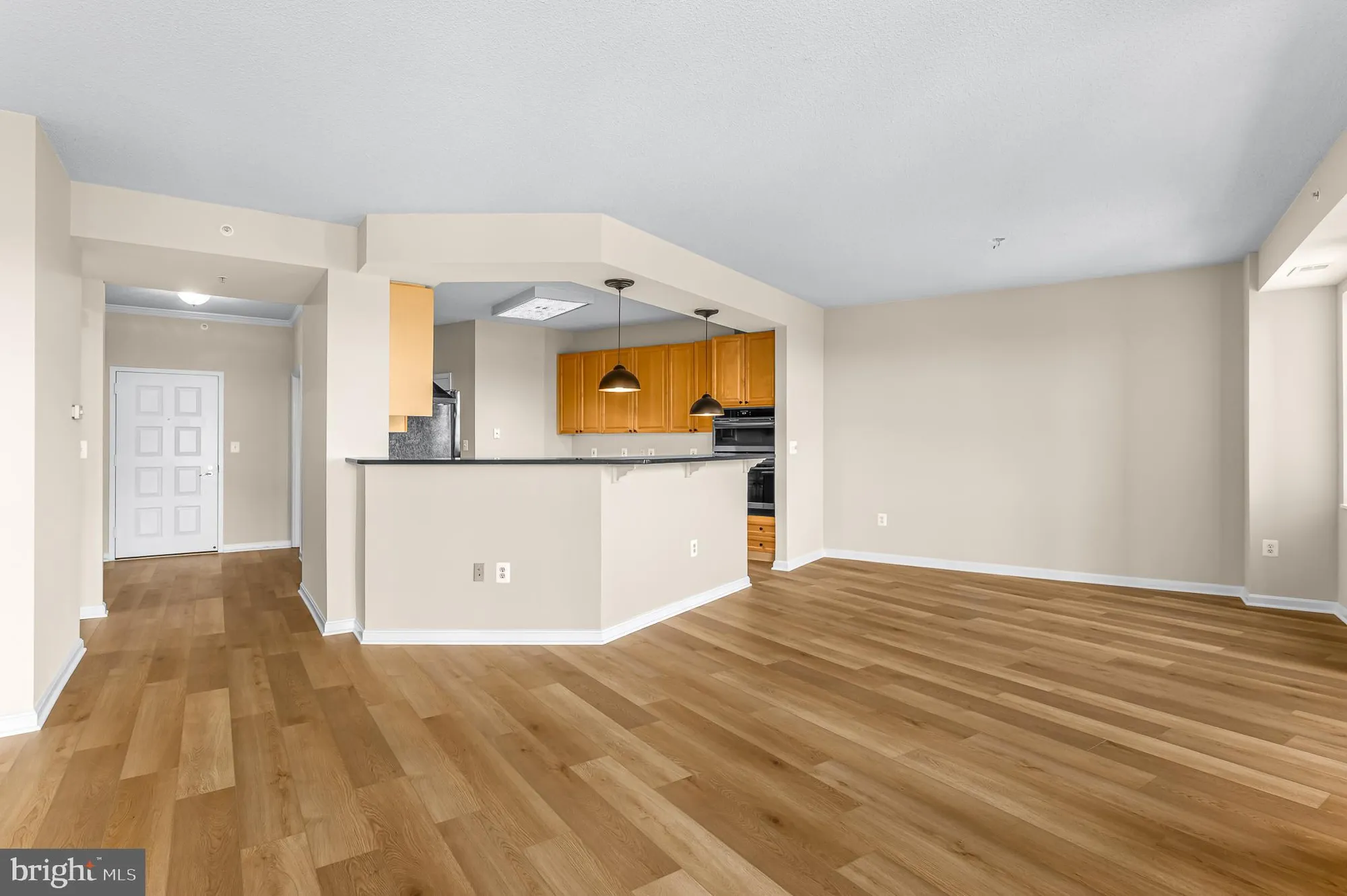 Property Slideshow image 7 of 39 | 19360 magnolia grove sq unit 316, Leesburg, VA, 20176