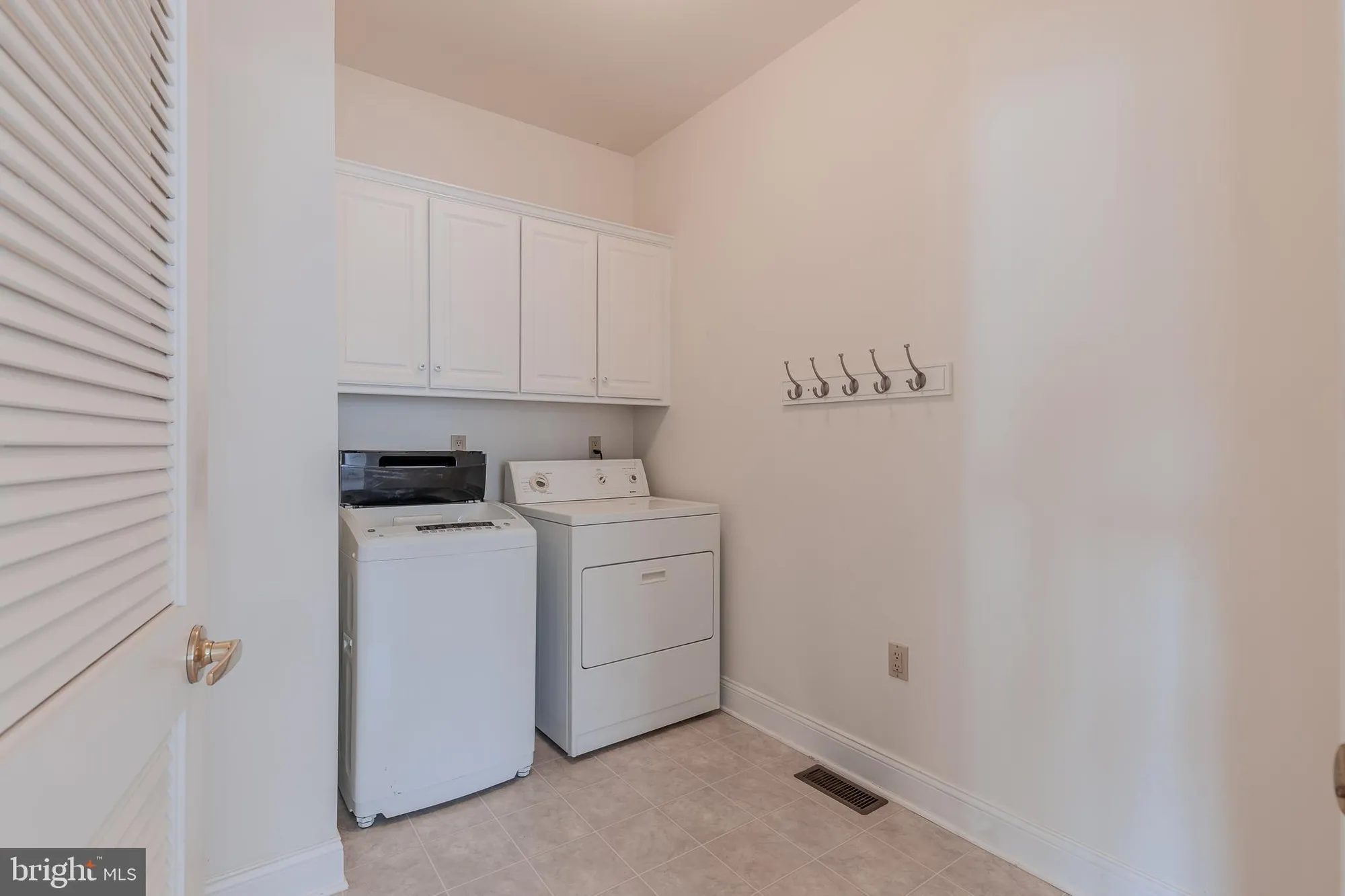 Property Slideshow image 8 of 31 | 62 wynndemere ct, Cape May Court House, NJ, 08210