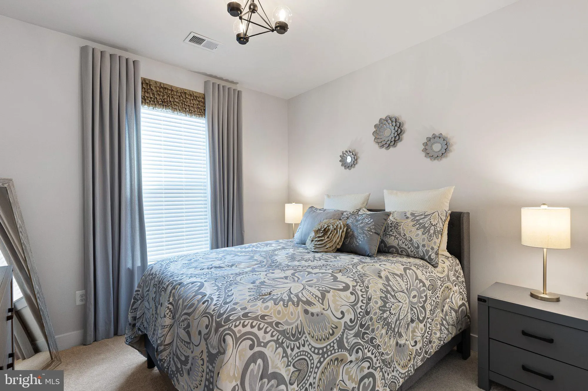 Property Slideshow image 18 of 25 | 511 davis falls dr, Newark, DE, 19702