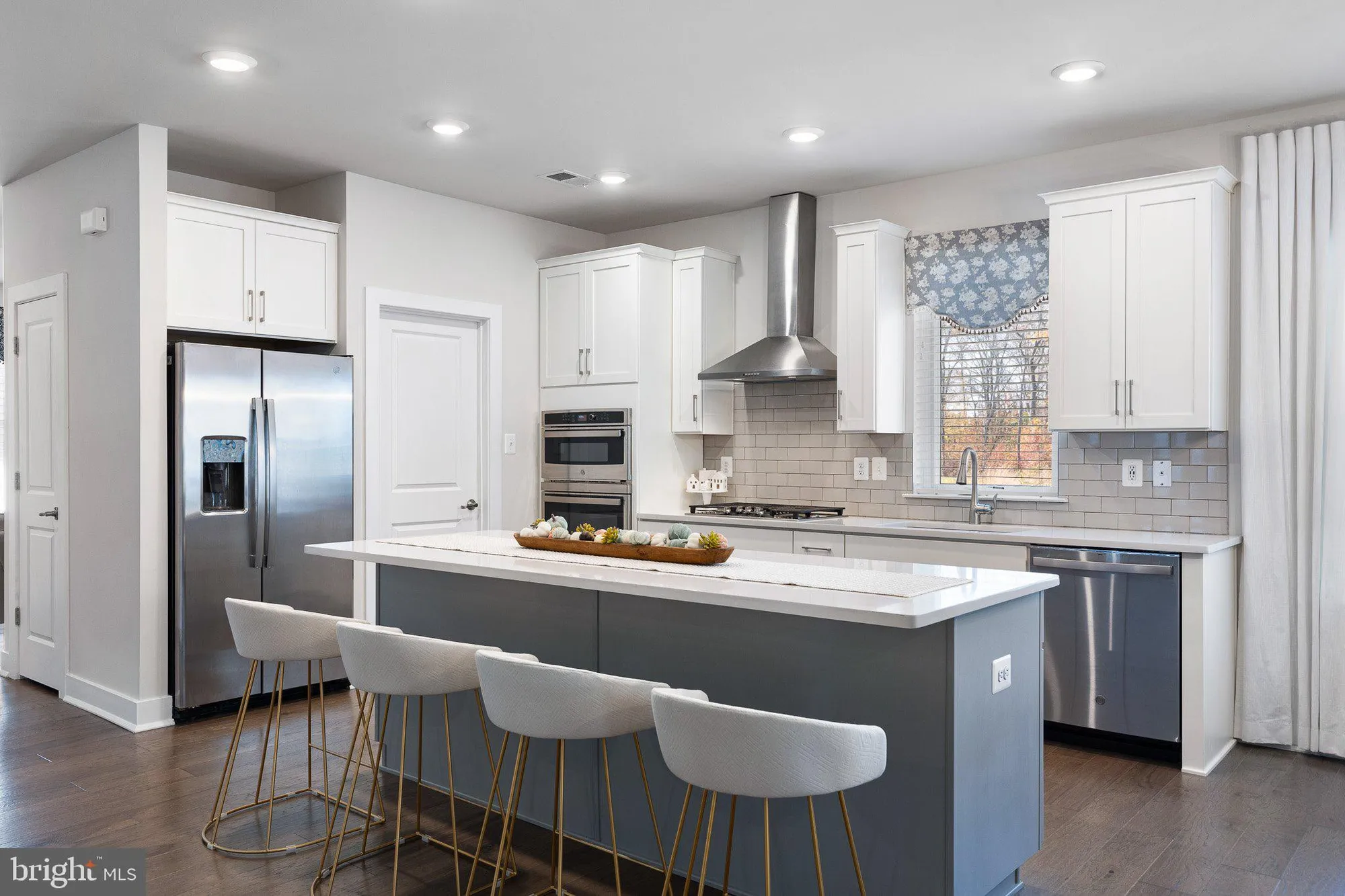 Property Slideshow image 2 of 25 | 511 davis falls dr, Newark, DE, 19702