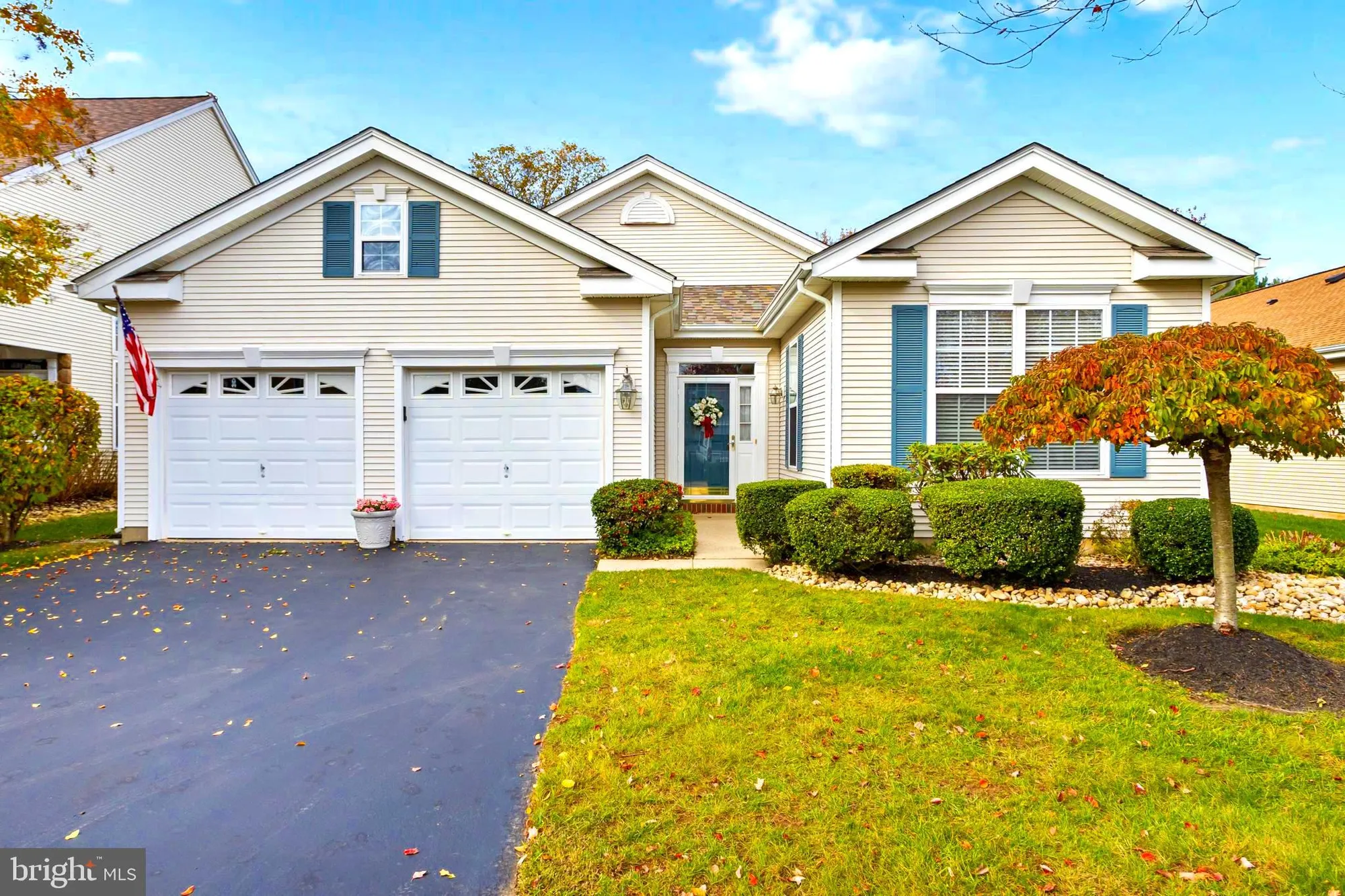Property Slideshow image 1 of 44 | 10 powderhorn way, Allentown, NJ, 08501