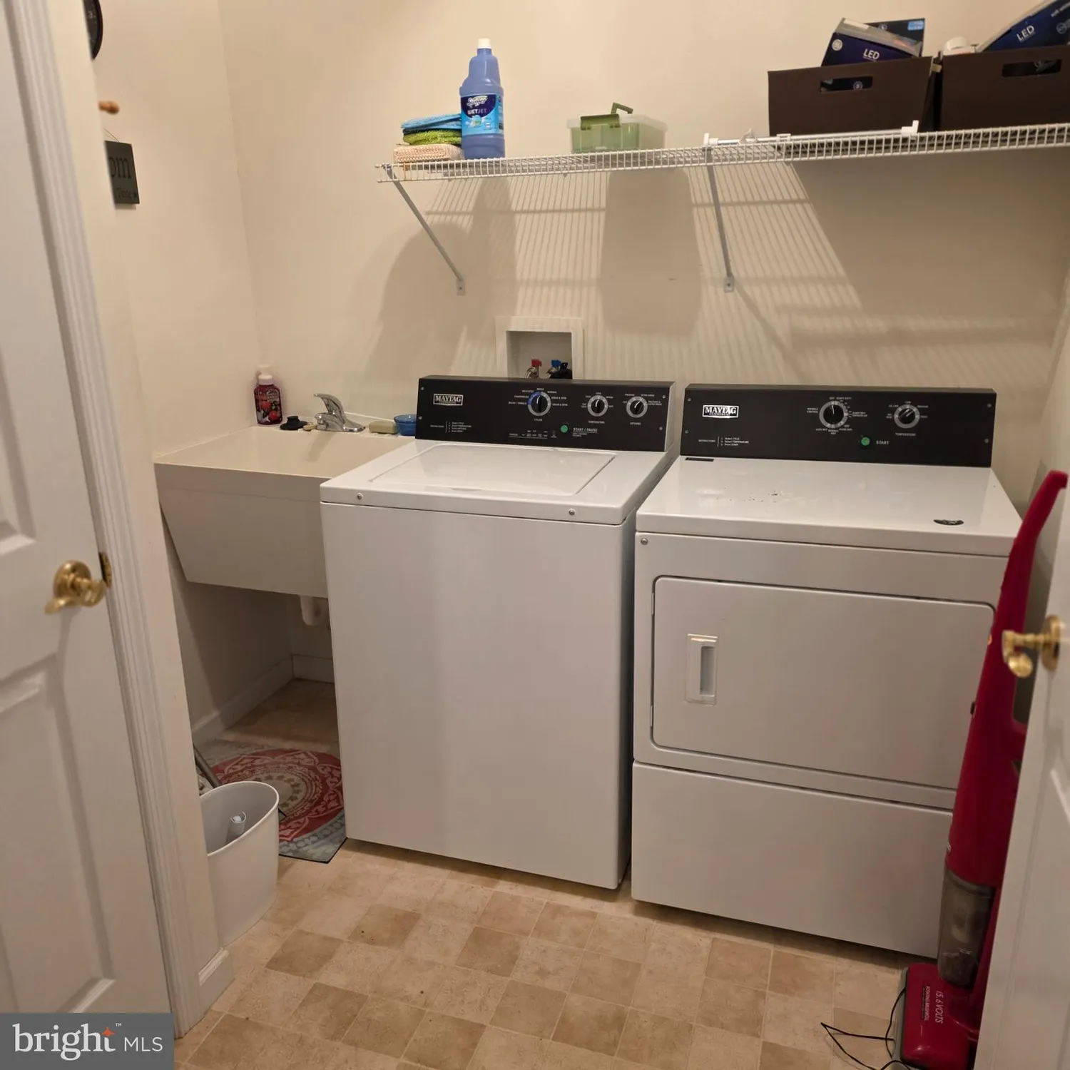 Property Slideshow image 17 of 47 | 854 cambridge dr, Manheim, PA, 17545