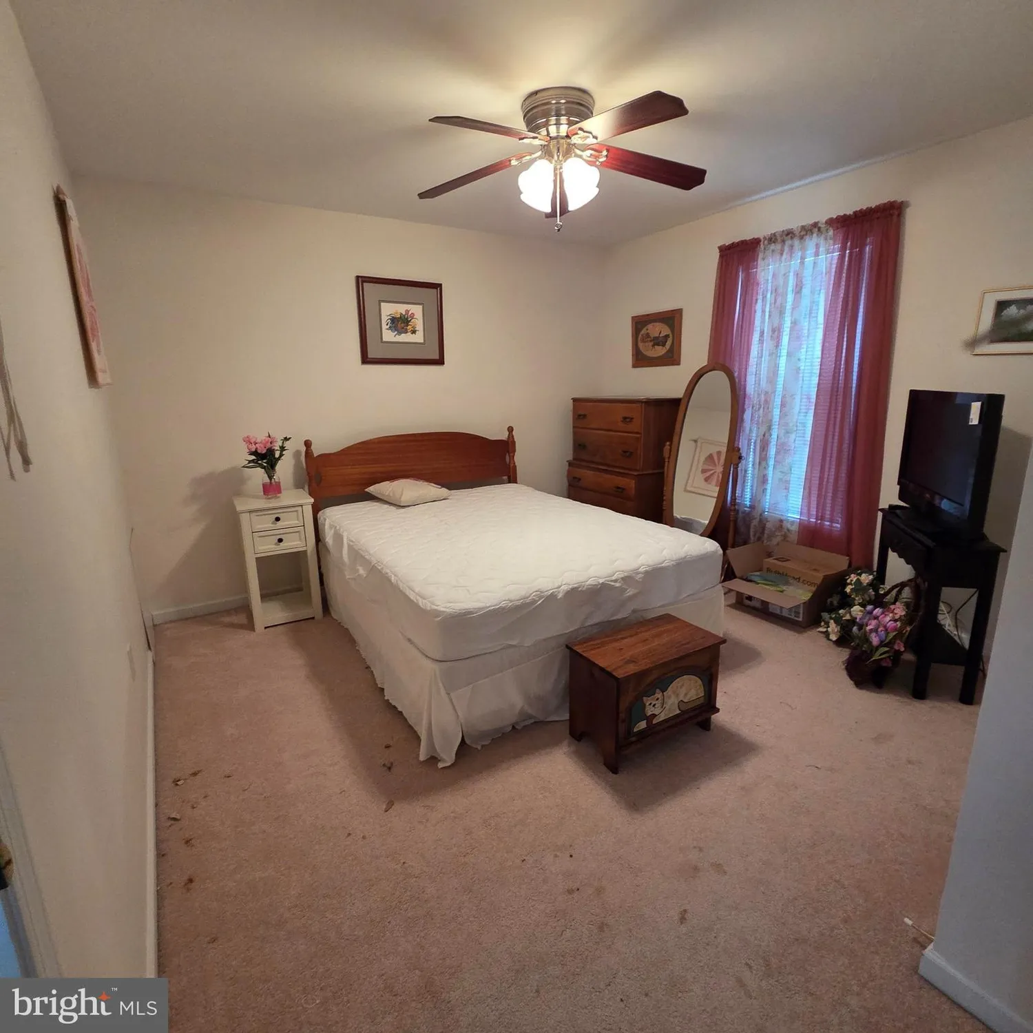 Property Slideshow image 22 of 47 | 854 cambridge dr, Manheim, PA, 17545