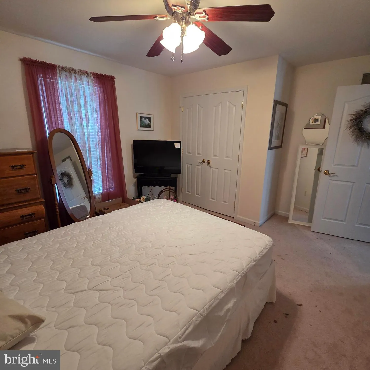 Property Slideshow image 23 of 47 | 854 cambridge dr, Manheim, PA, 17545