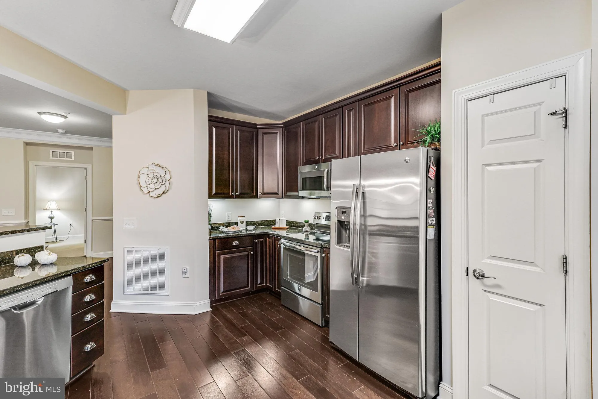Property Slideshow image 14 of 54 | 15110 heather mill ln apt 201, Haymarket, VA, 20169