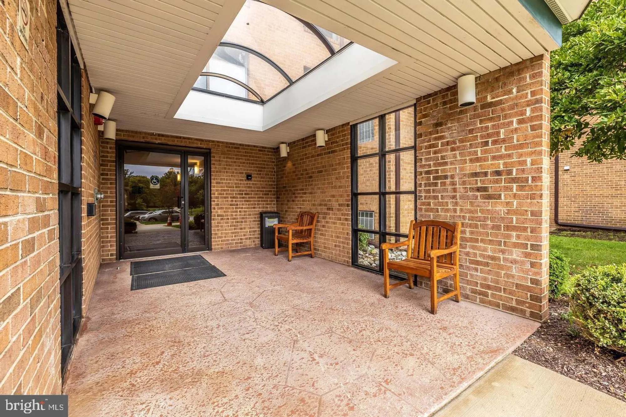 Property Slideshow image 3 of 47 | 15210 elkridge way 91-3k, Silver Spring, MD, 20906