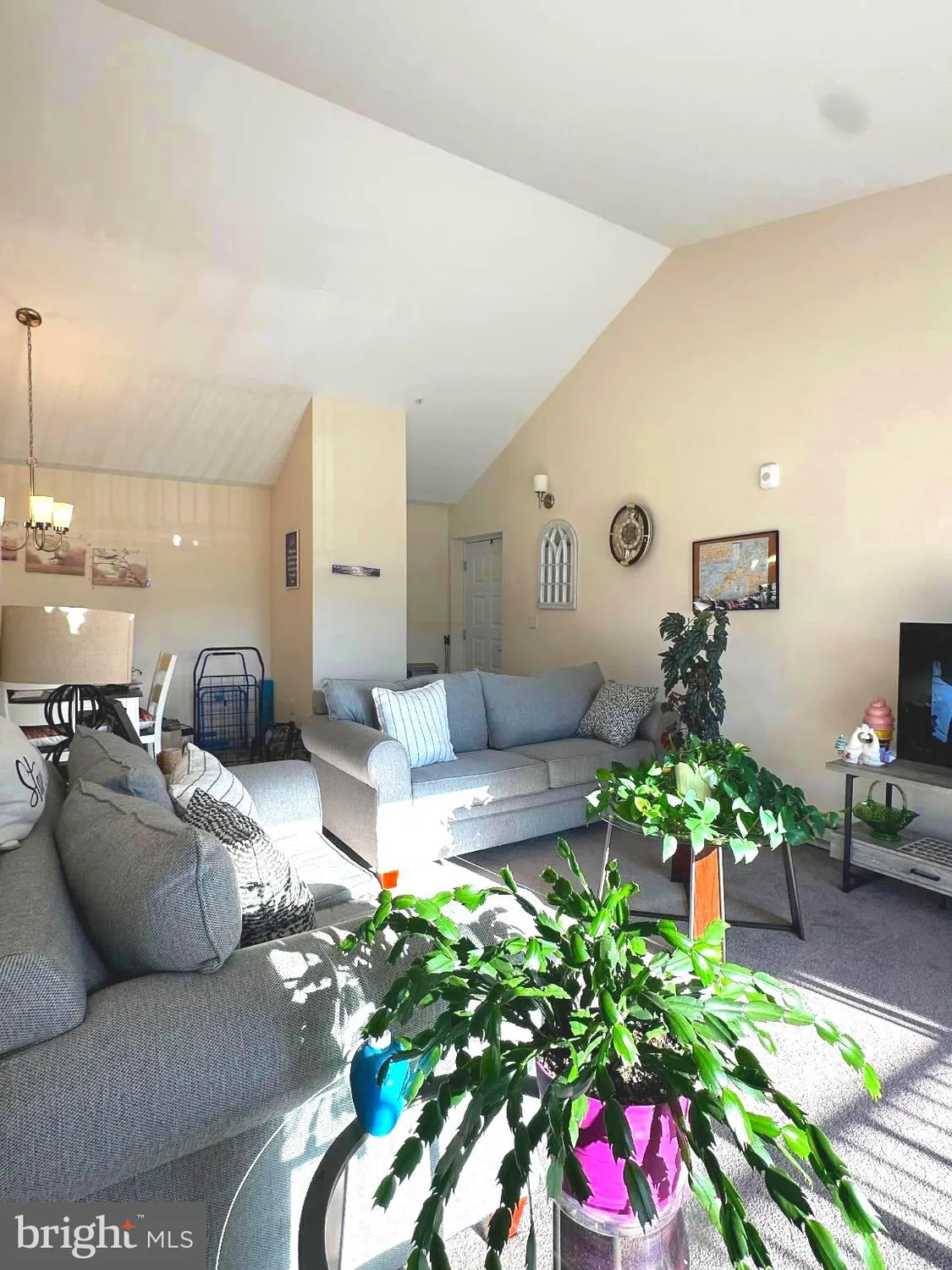 Property Slideshow image 8 of 47 | 15210 elkridge way 91-3k, Silver Spring, MD, 20906