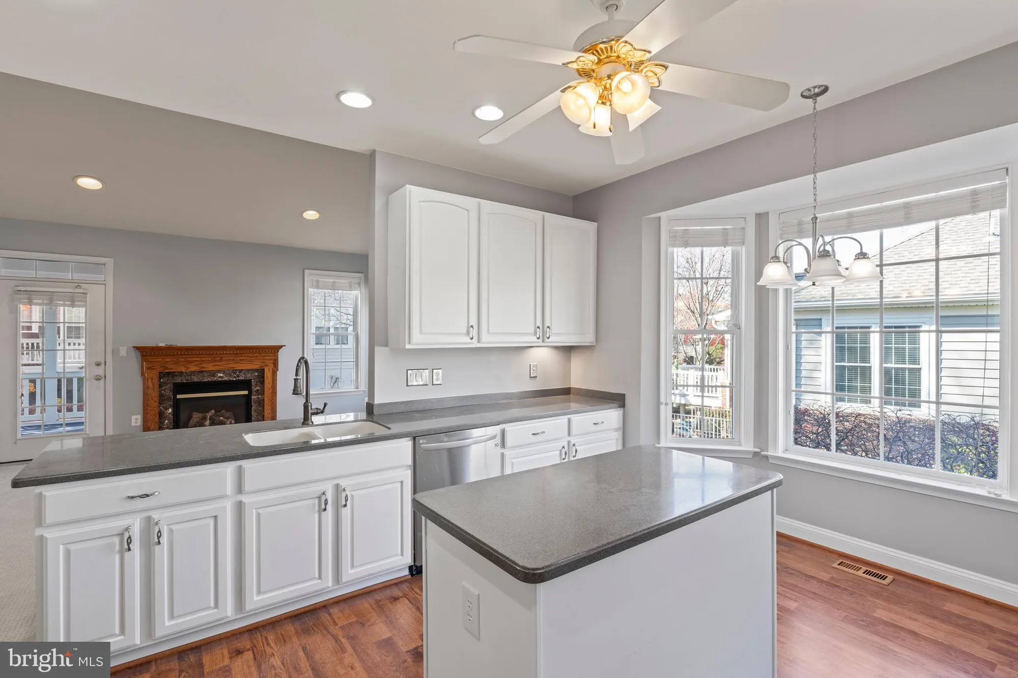 Property Slideshow image 16 of 67 | 13879 crabtree way, Gainesville, VA, 20155
