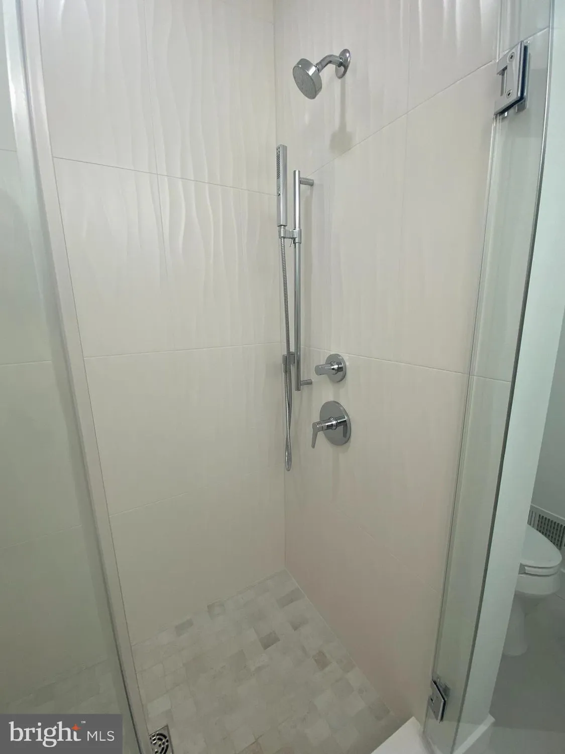 Property Slideshow image 6 of 7 | 6 meade dr, West Windsor, NJ, 08550