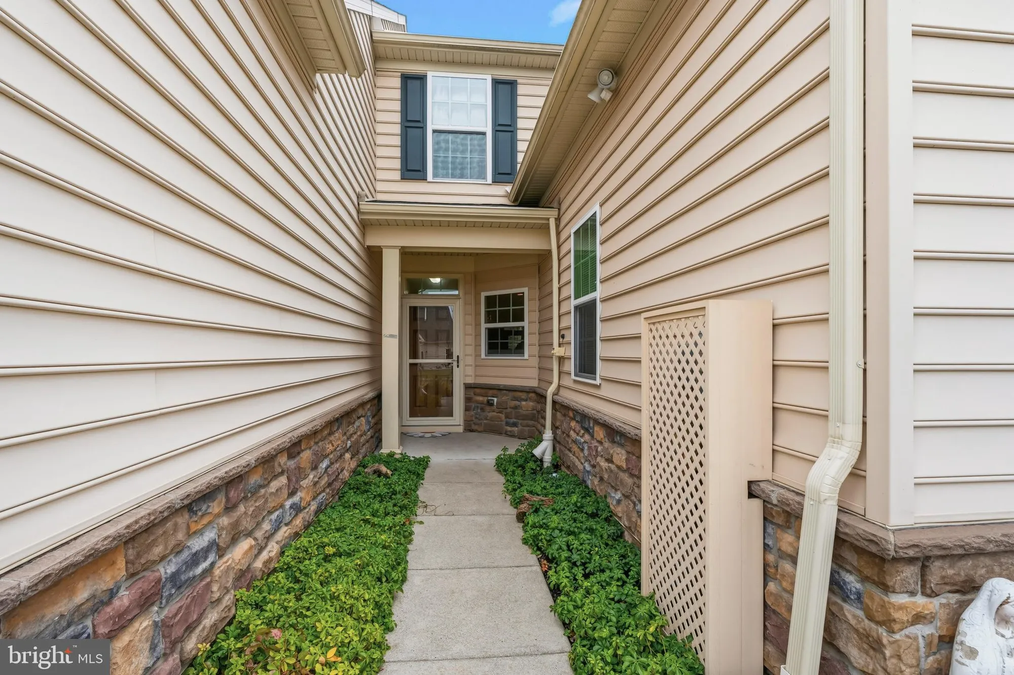 Property Slideshow image 2 of 38 | 1125 arbour ln, Quakertown, PA, 18951