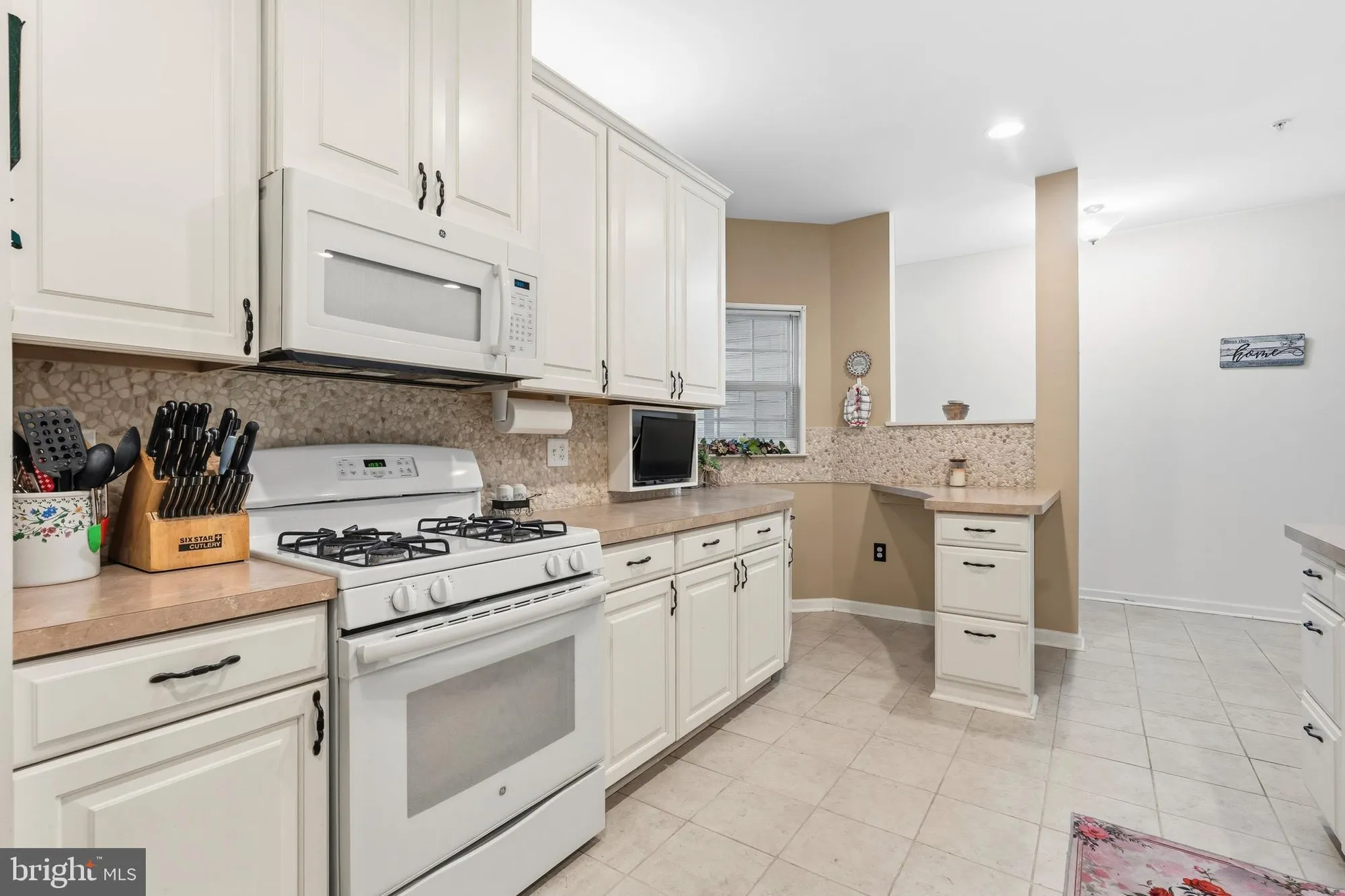 Property Slideshow image 9 of 38 | 1125 arbour ln, Quakertown, PA, 18951