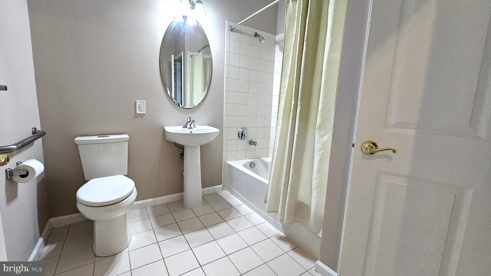 Property Slideshow image 12 of 34 | 1121 colts cir p, Lawrenceville, NJ, 08648