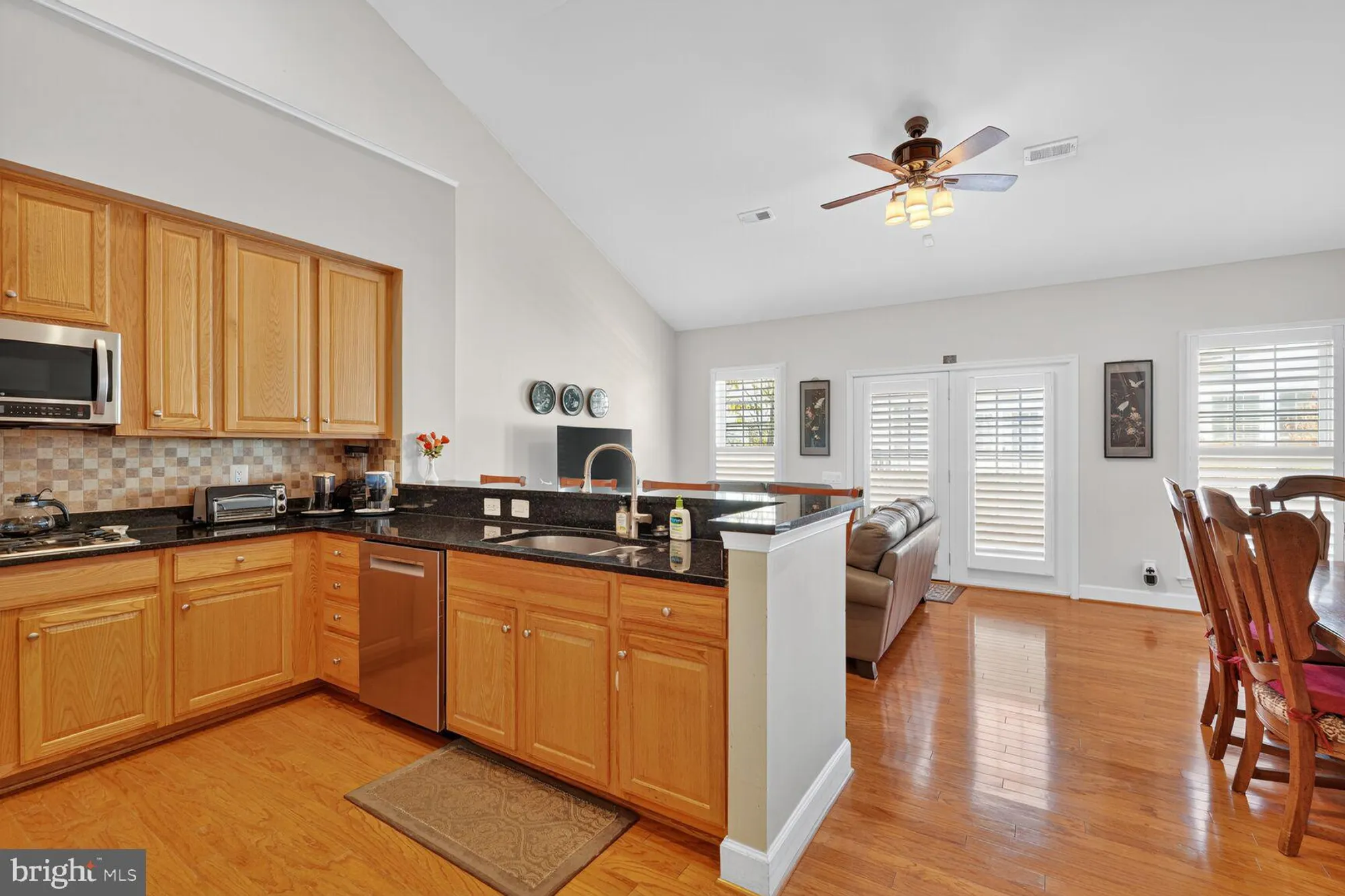 Property Slideshow image 3 of 24 | 8912 yellow daisy pl, Lorton, VA, 22079