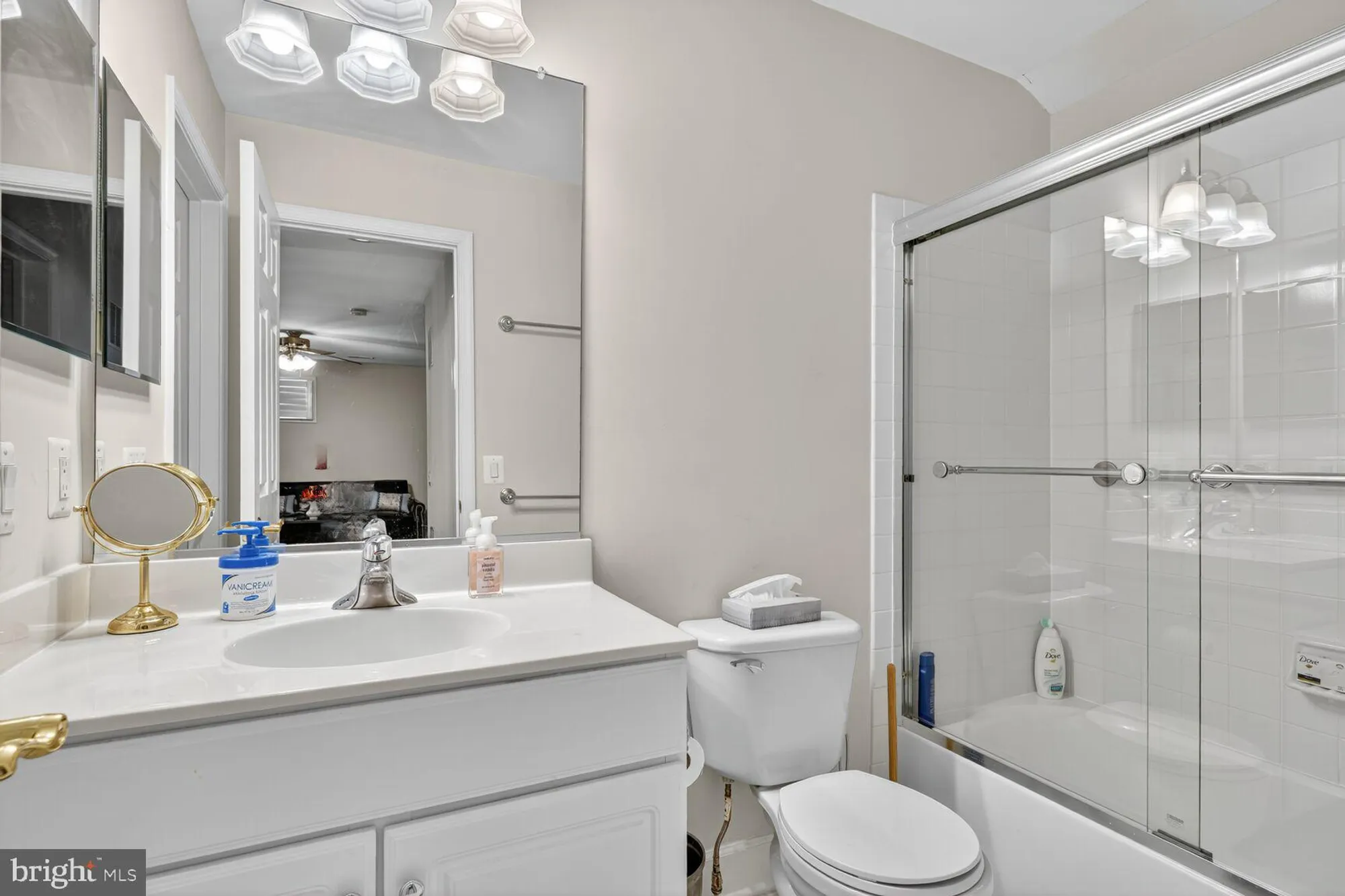 Property Slideshow image 13 of 24 | 8912 yellow daisy pl, Lorton, VA, 22079