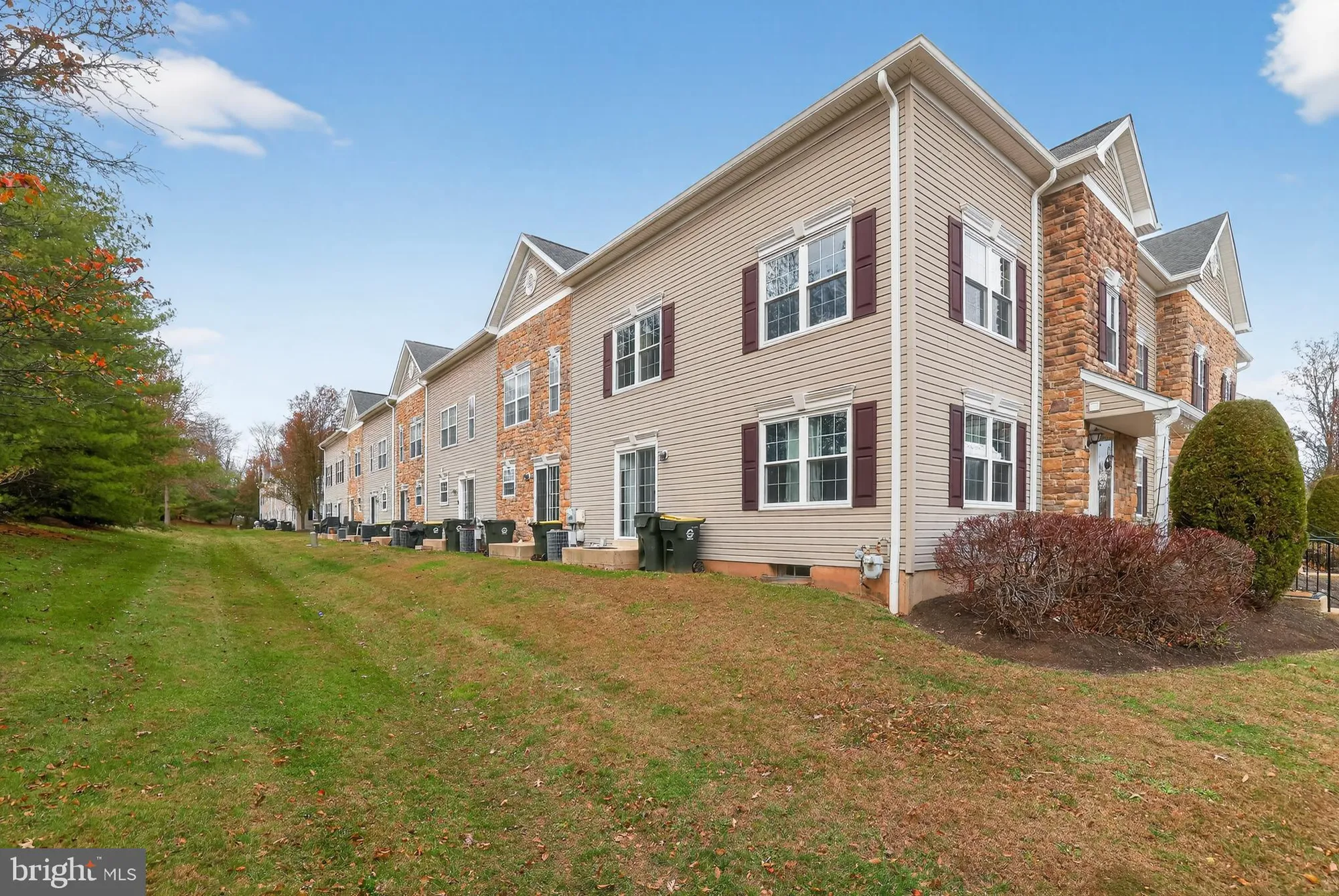 Property Slideshow image 7 of 38 | 311 goldenrod ct 175, Warrington, PA, 18976