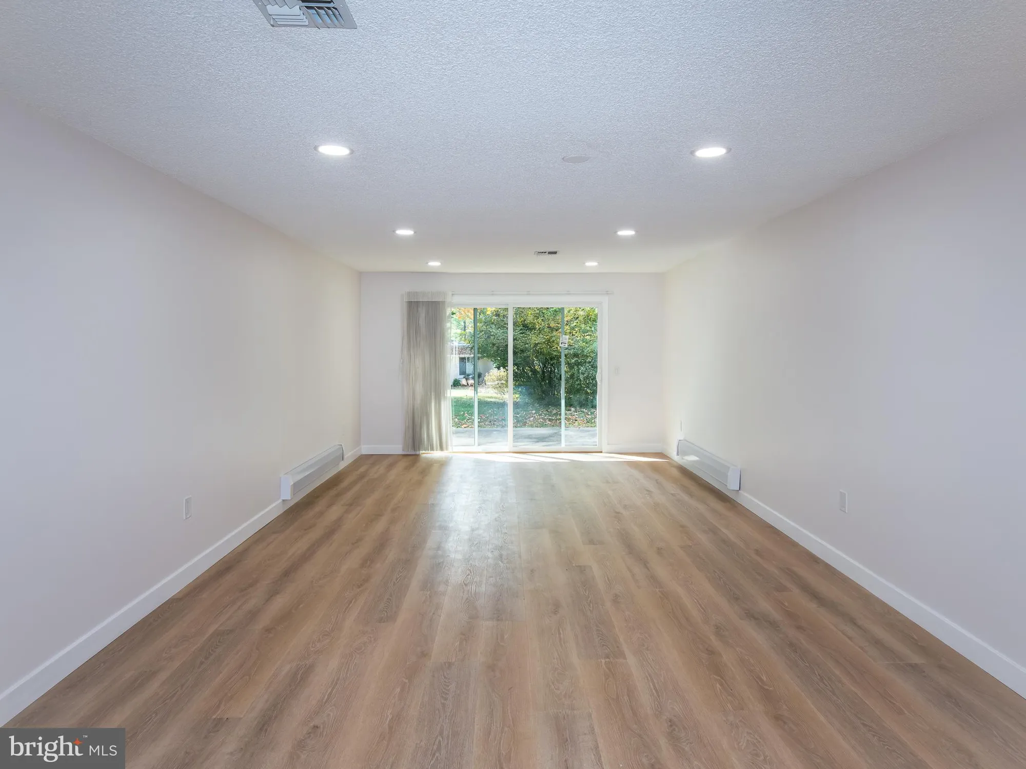 Property Slideshow image 19 of 34 | 15422 bramblewood dr # 21-b, Silver Spring, MD, 20906