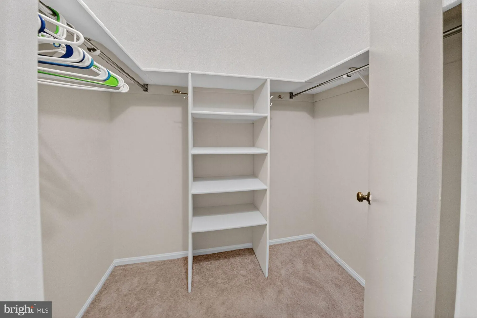 Property Slideshow image 21 of 38 | 15107 interlachen dr 2-1025, Silver Spring, MD, 20906