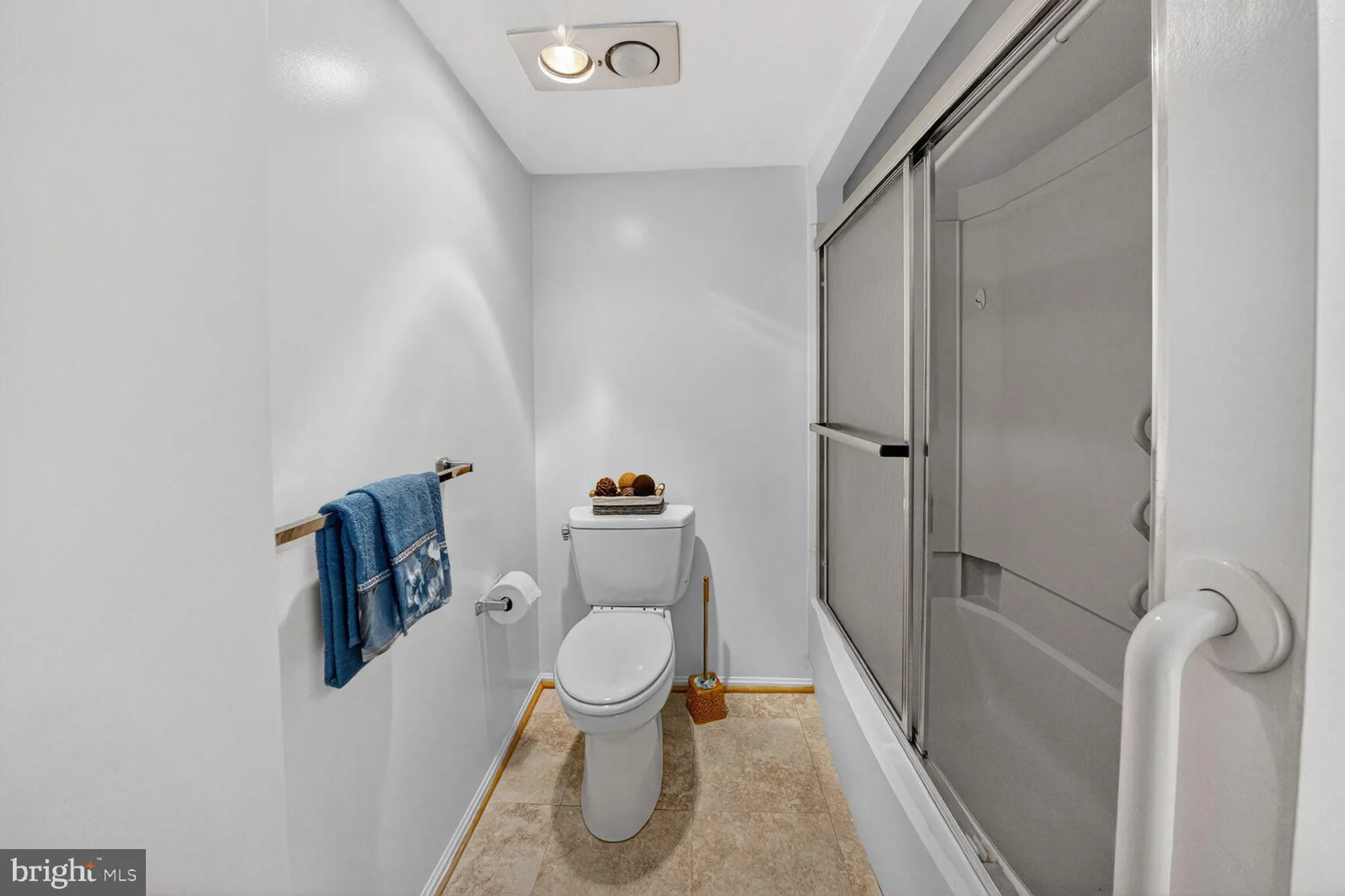 Property Slideshow image 17 of 38 | 15107 interlachen dr 2-1025, Silver Spring, MD, 20906