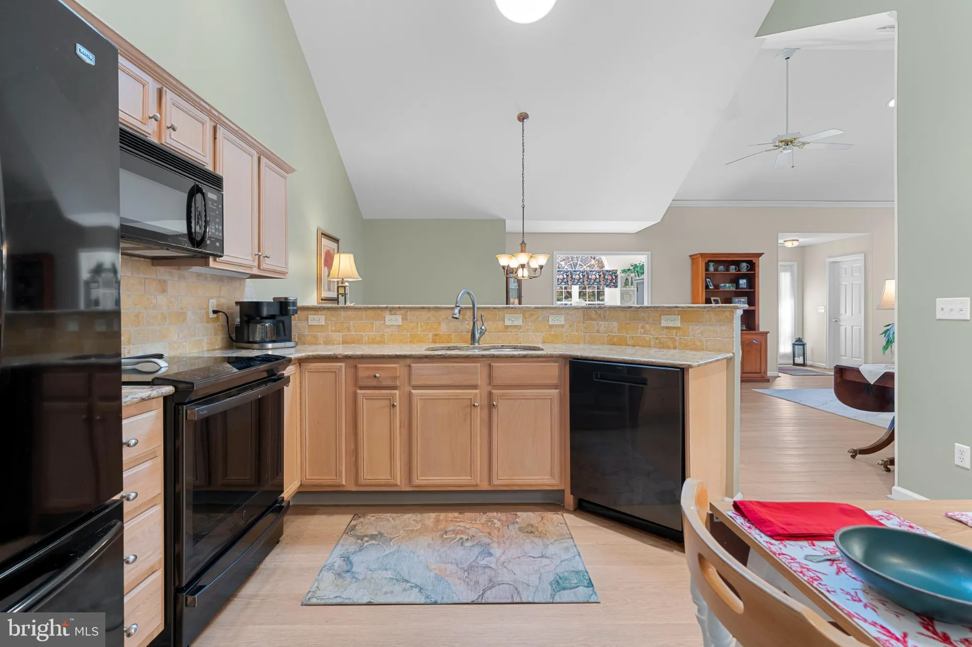 Property Slideshow image 11 of 23 | 124 hollybush cir, Souderton, PA, 18964