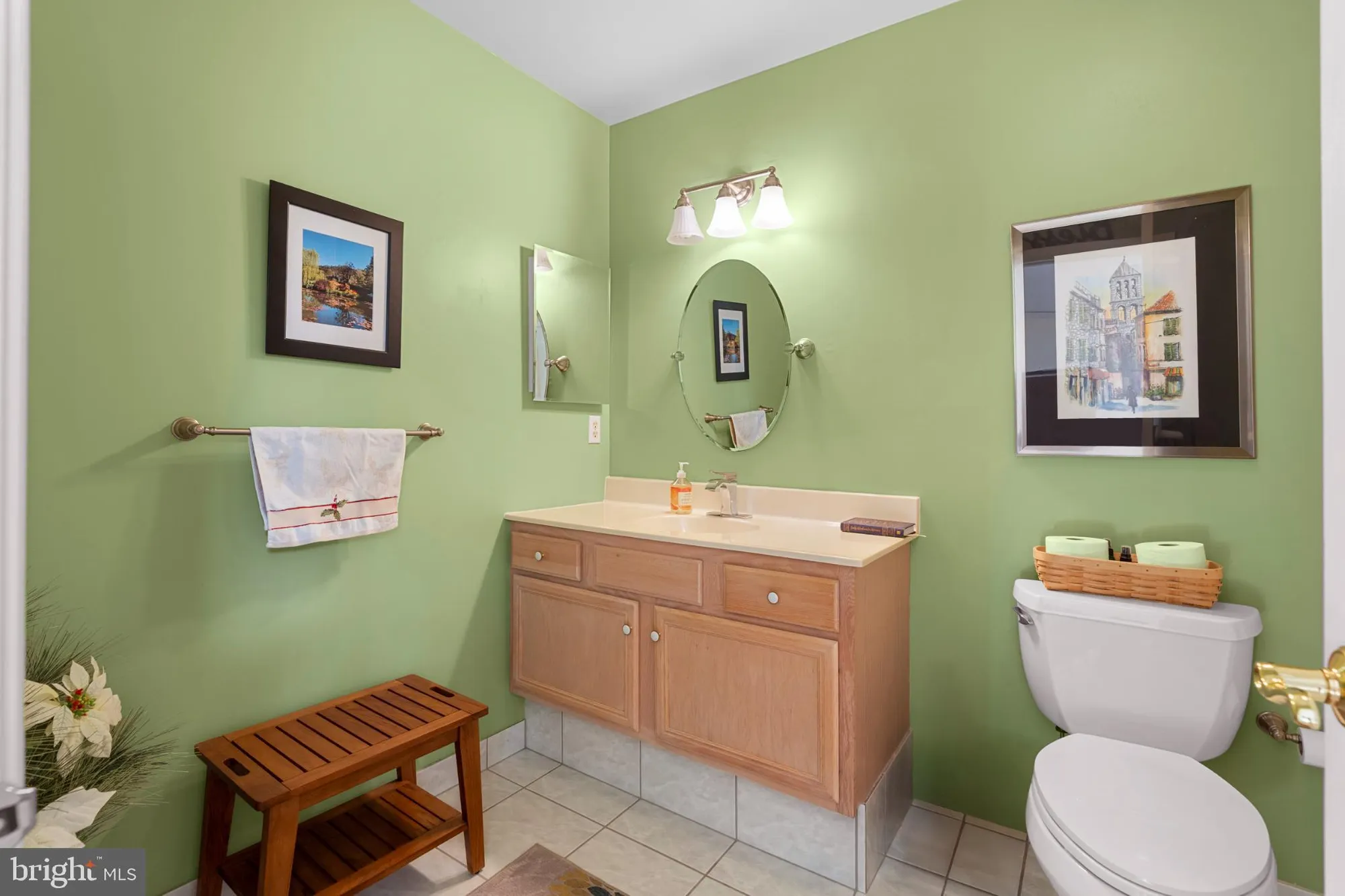 Property Slideshow image 15 of 23 | 124 hollybush cir, Souderton, PA, 18964