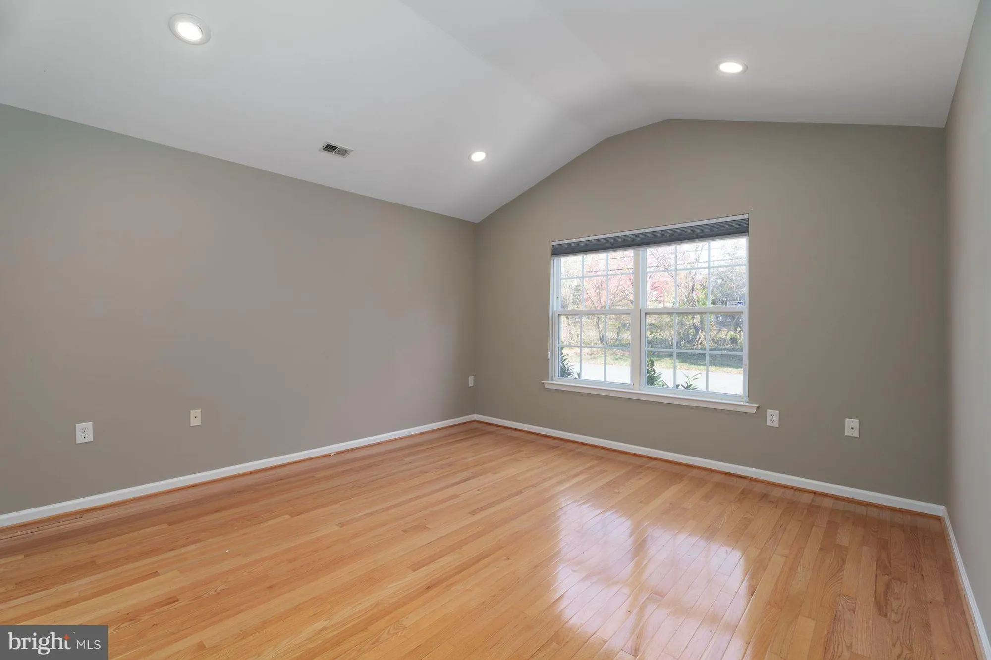 Property Slideshow image 6 of 23 | 131 point ct, Lawrence Township, NJ, 08648