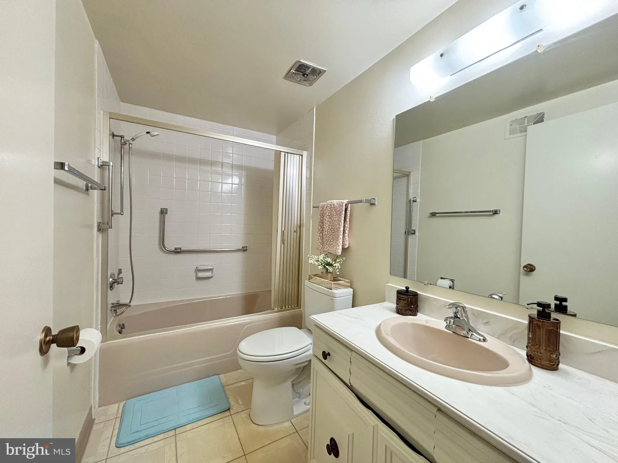 Property Slideshow image 9 of 18 | 3352 chiswick ct 57-3e, Silver Spring, MD, 20906