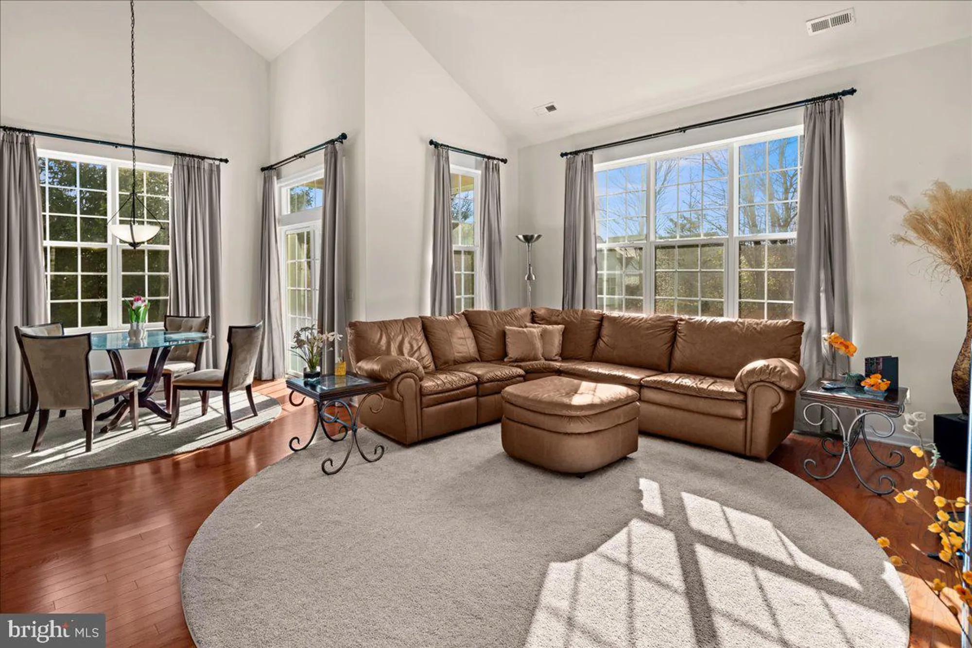 Property Slideshow image 18 of 65 | 9 bellingham dr, Kendall Park, NJ, 08824