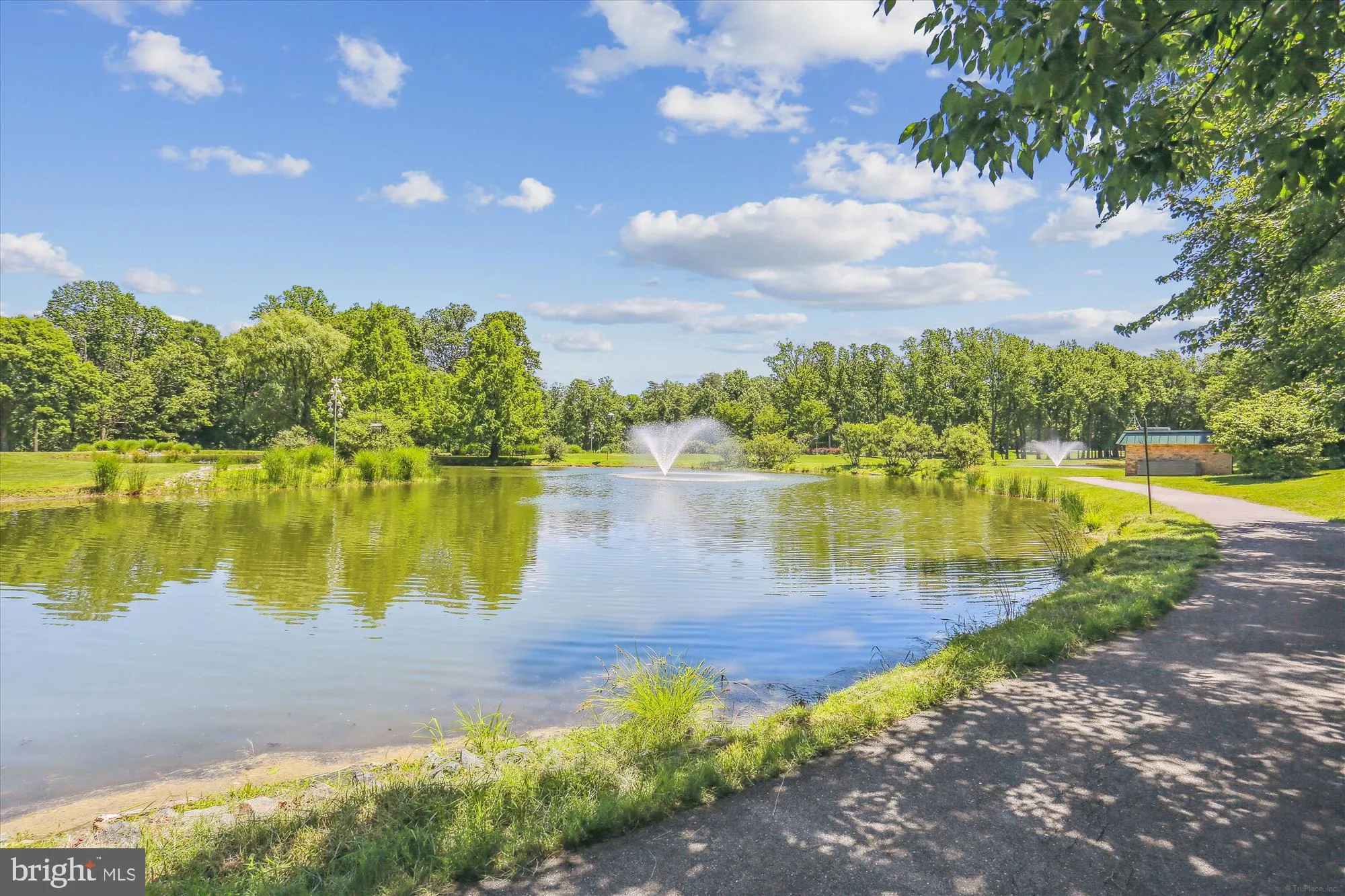 Property Slideshow image 20 of 50 | 15115 interlachen dr 3-308, Silver Spring, MD, 20906