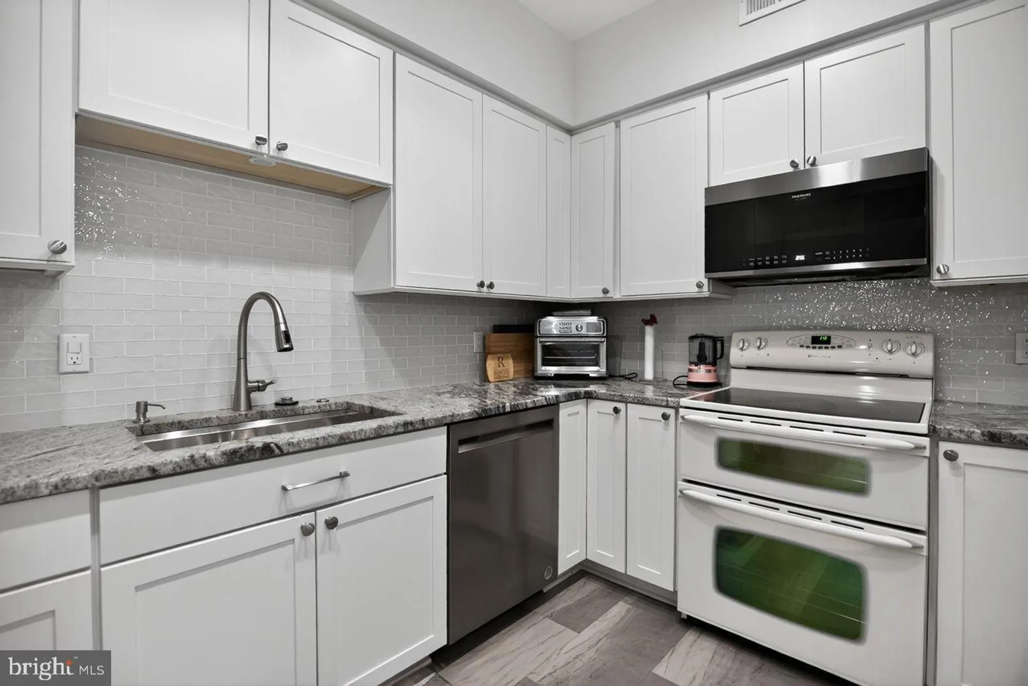 Property Slideshow image 10 of 36 | 506 penny ln c14, Philadelphia, PA, 19111