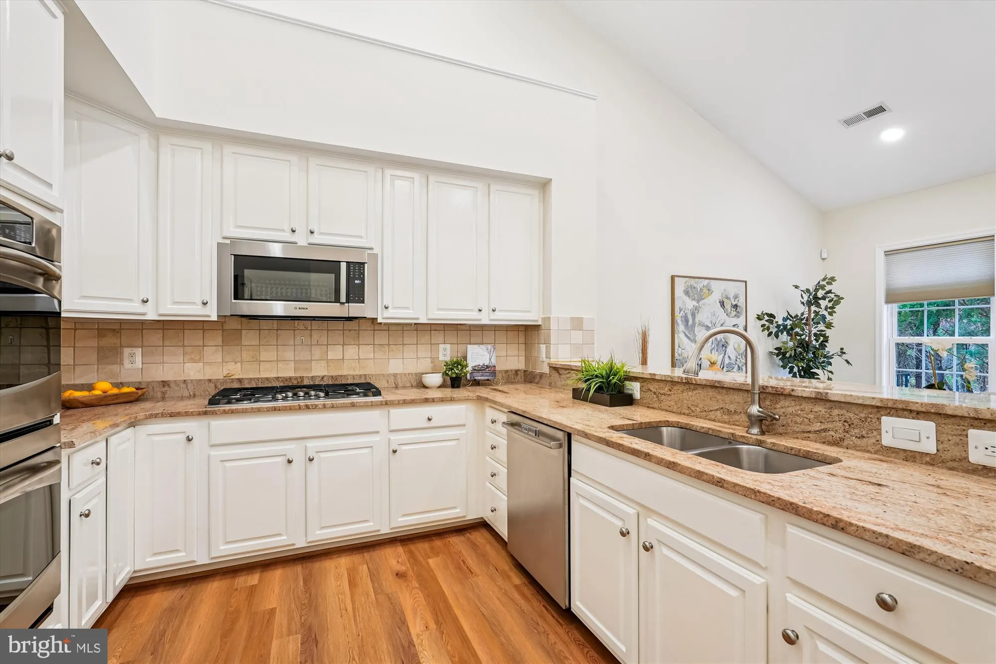 Property Slideshow image 7 of 28 | 20439 old grey pl, Ashburn, VA, 20147