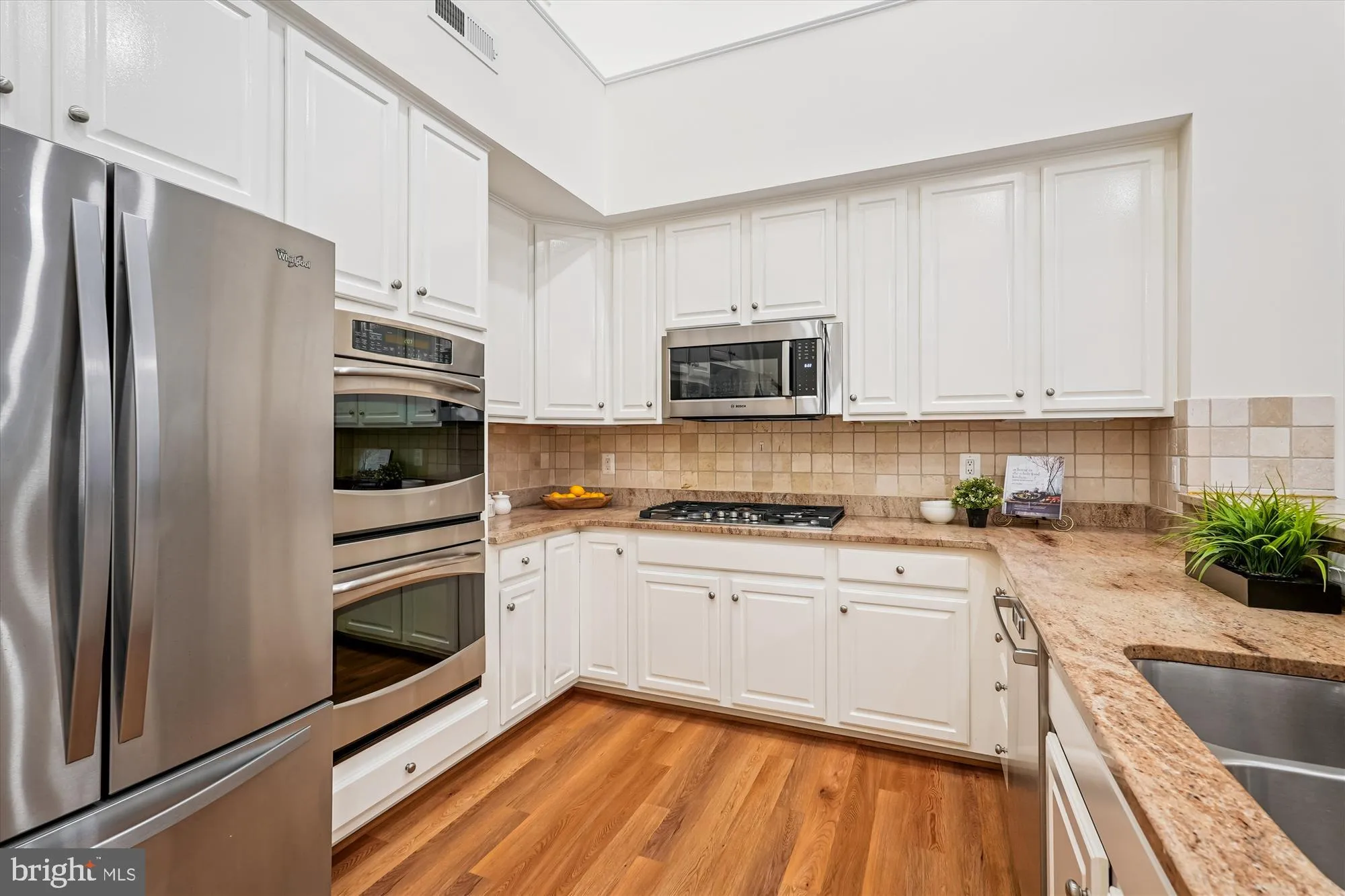 Property Slideshow image 8 of 28 | 20439 old grey pl, Ashburn, VA, 20147