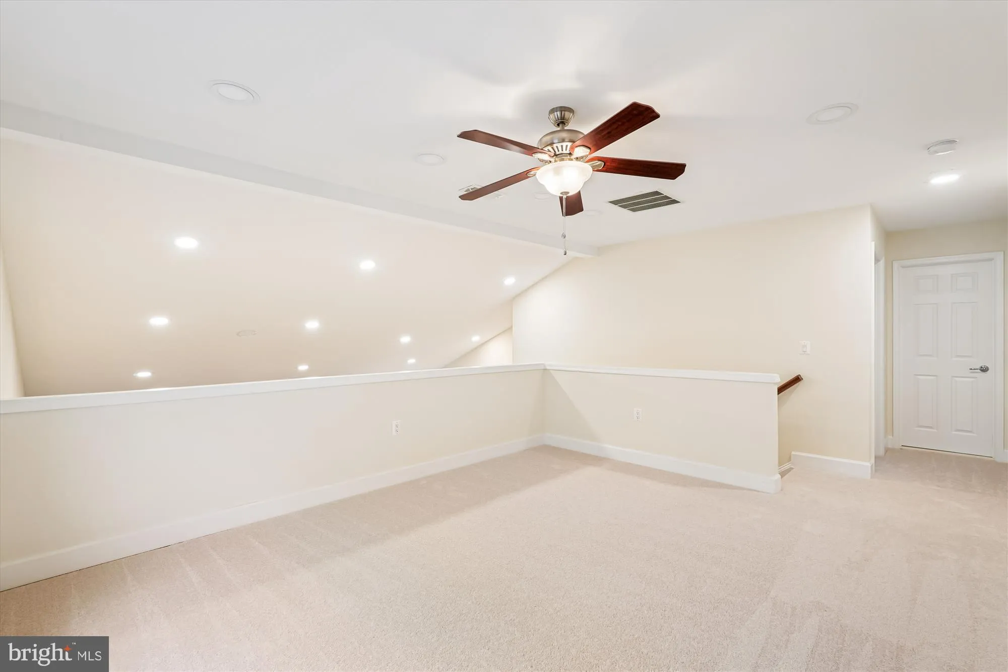 Property Slideshow image 22 of 28 | 20439 old grey pl, Ashburn, VA, 20147