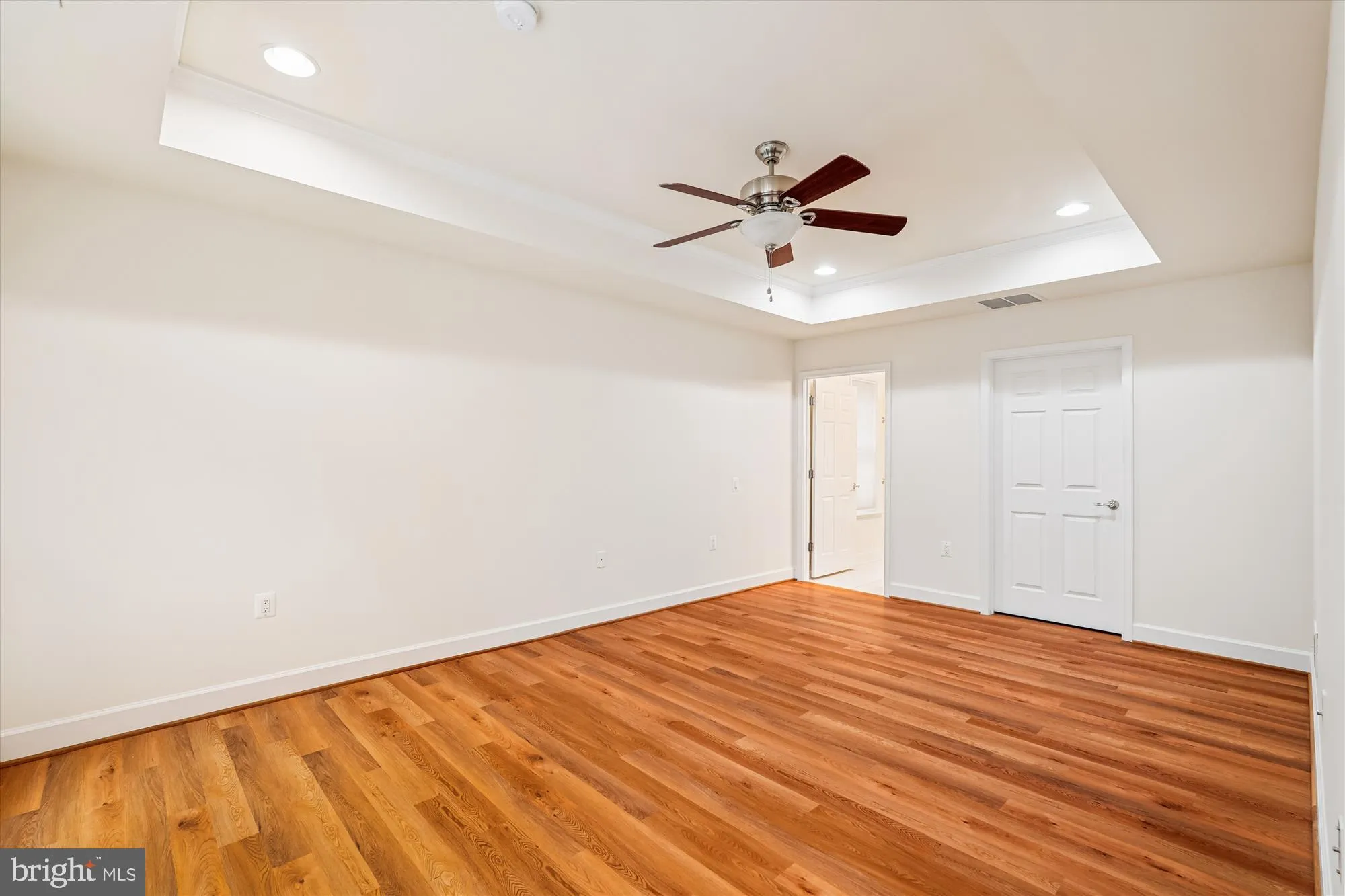 Property Slideshow image 14 of 28 | 20439 old grey pl, Ashburn, VA, 20147