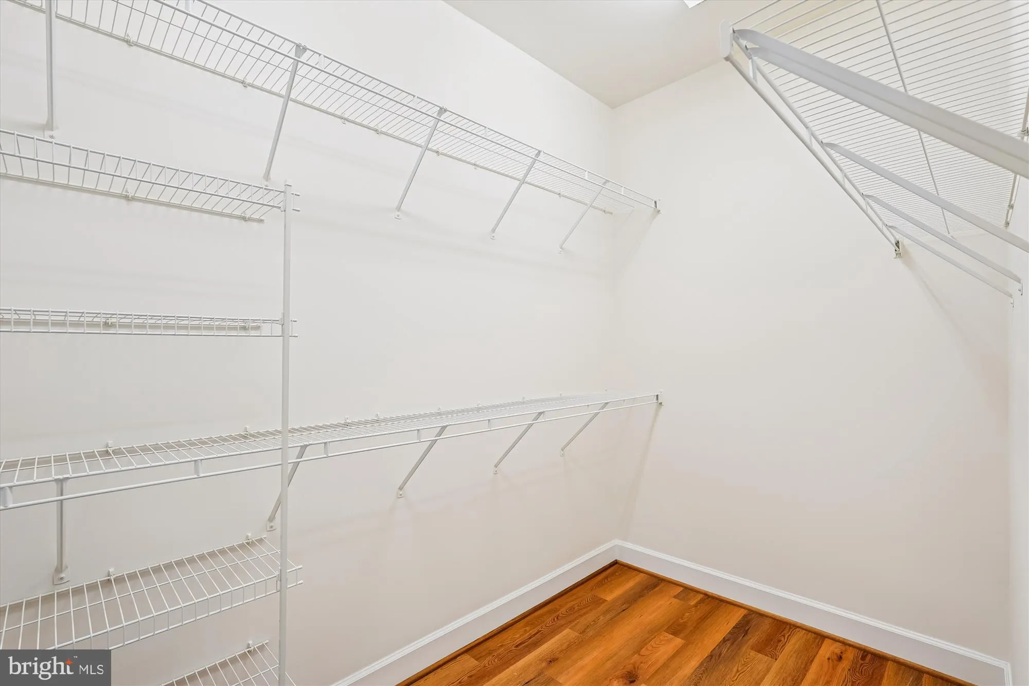 Property Slideshow image 16 of 28 | 20439 old grey pl, Ashburn, VA, 20147