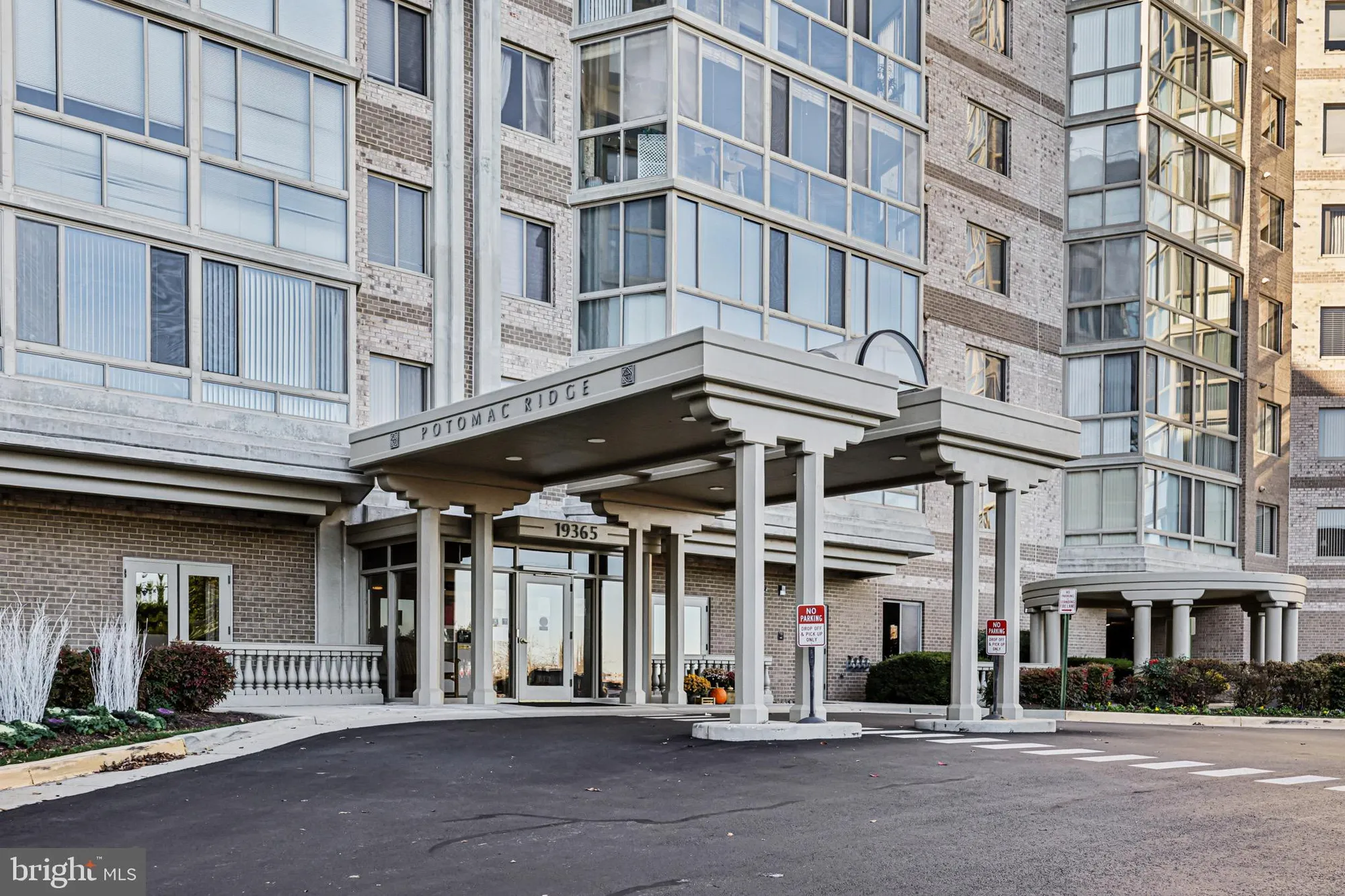 Property Slideshow image 1 of 29 | 19365 cypress ridge ter unit 621, Leesburg, VA, 20176