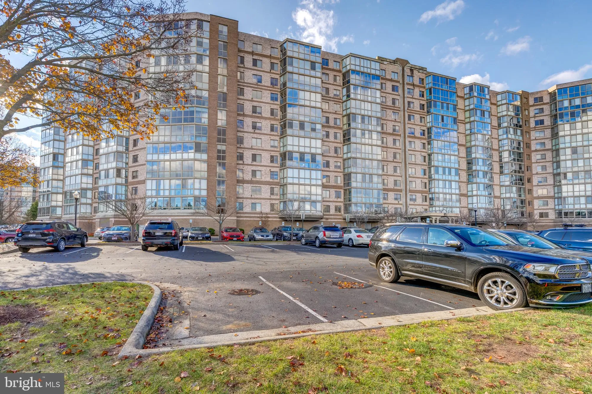 Property Slideshow image 2 of 88 | 19355 cypress ridge ter 1006, Leesburg, VA, 20176