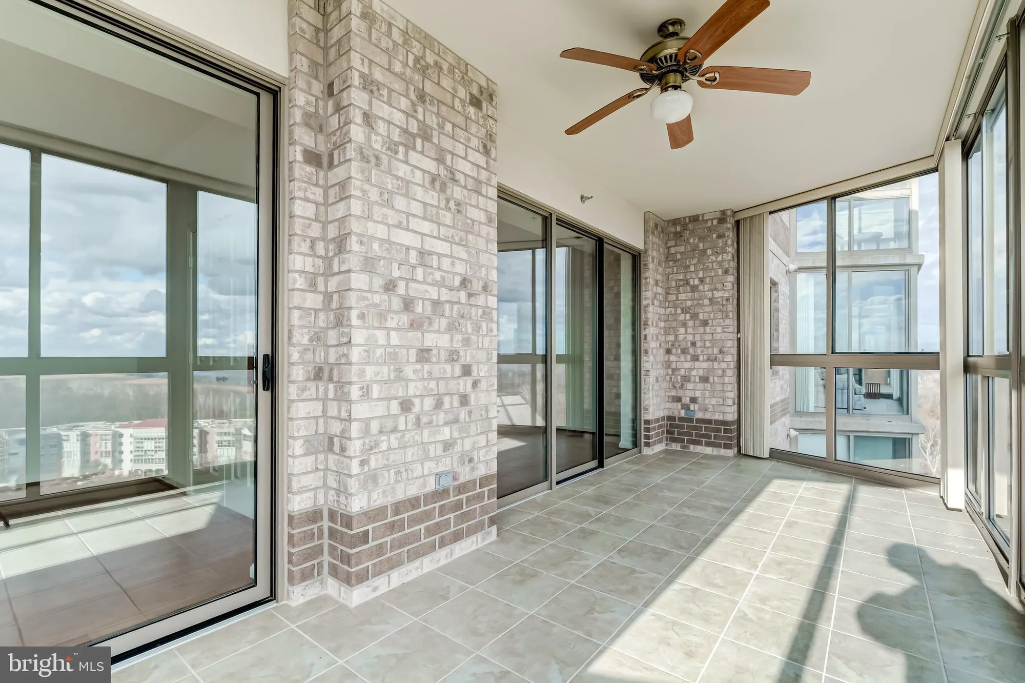 Property Slideshow image 18 of 88 | 19355 cypress ridge ter 1006, Leesburg, VA, 20176