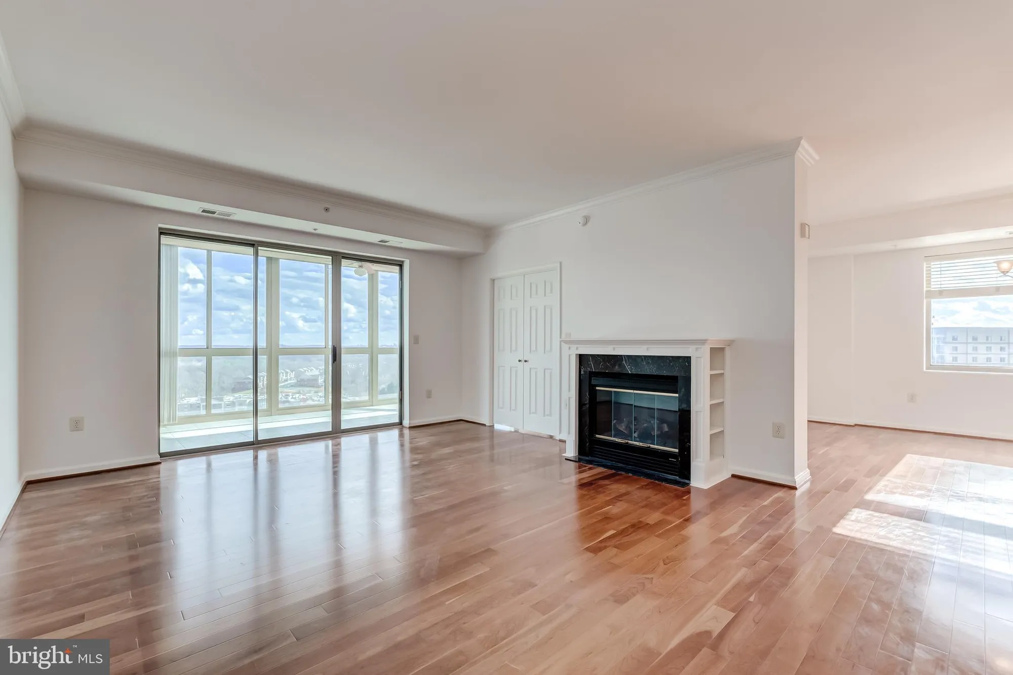 Property Slideshow image 15 of 88 | 19355 cypress ridge ter 1006, Leesburg, VA, 20176