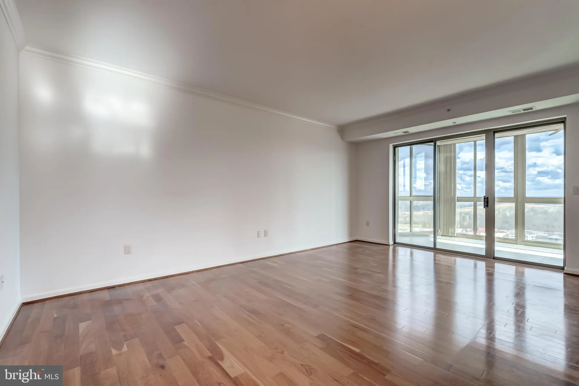 Property Slideshow image 13 of 88 | 19355 cypress ridge ter 1006, Leesburg, VA, 20176